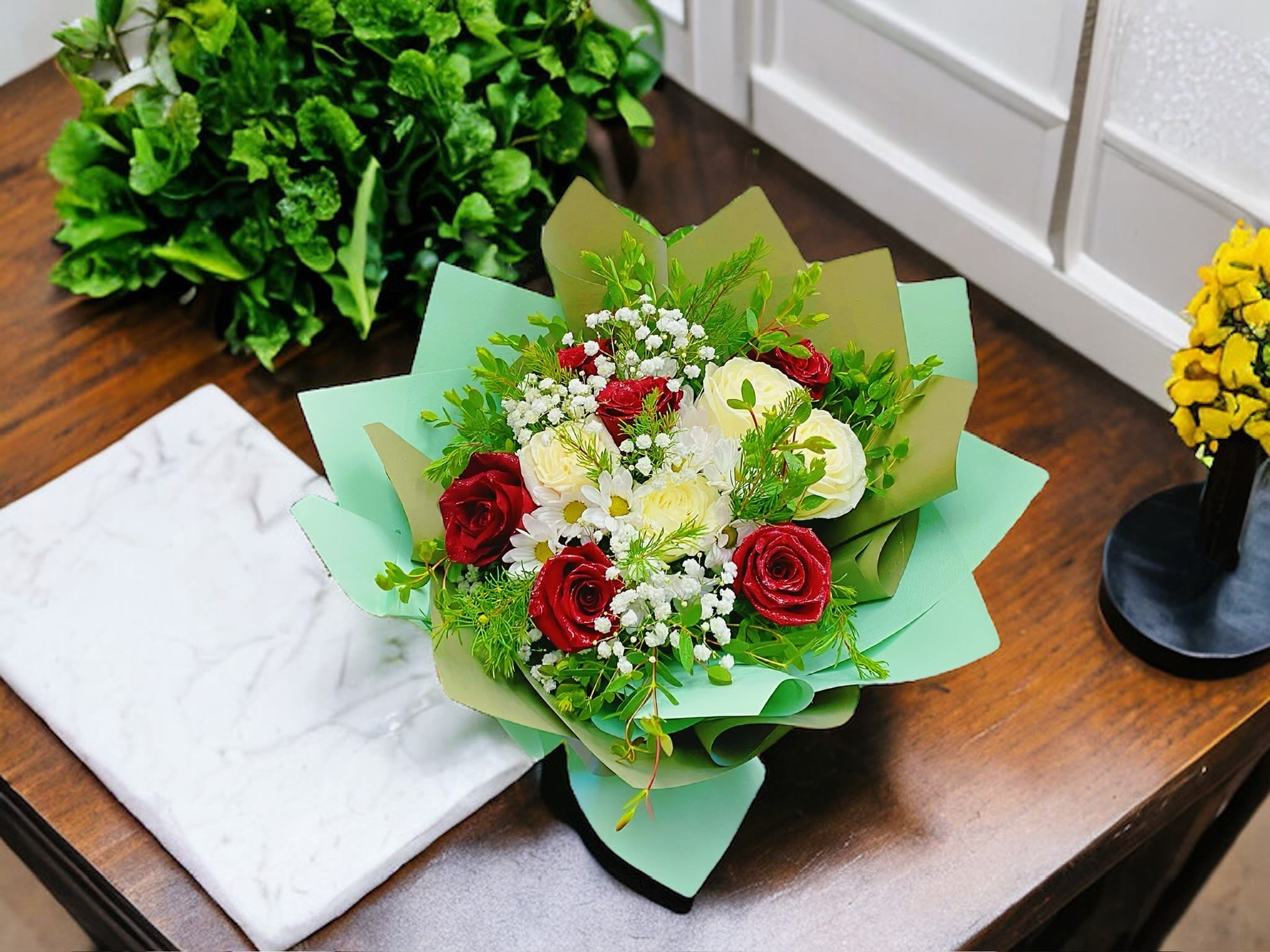 6 red 6 white with foliage bouquet 6 red 6 white with foliage bouquet - 6 red 6 white with foliage bouquet