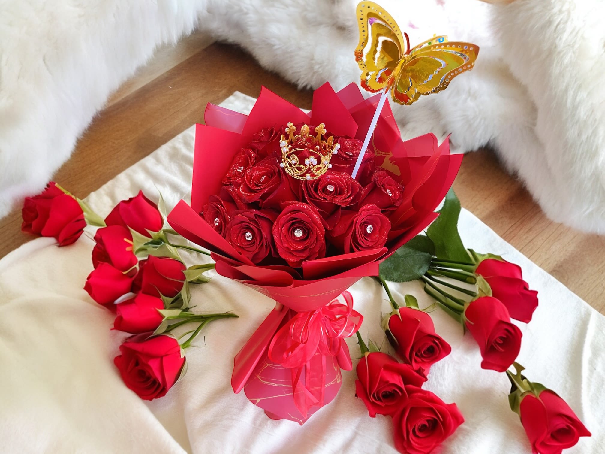 ️resin dimond and crown red roses bouquet️ ️resin dimond and crown red roses bouquet️ - ️resin dimond and crown red roses bouquet️