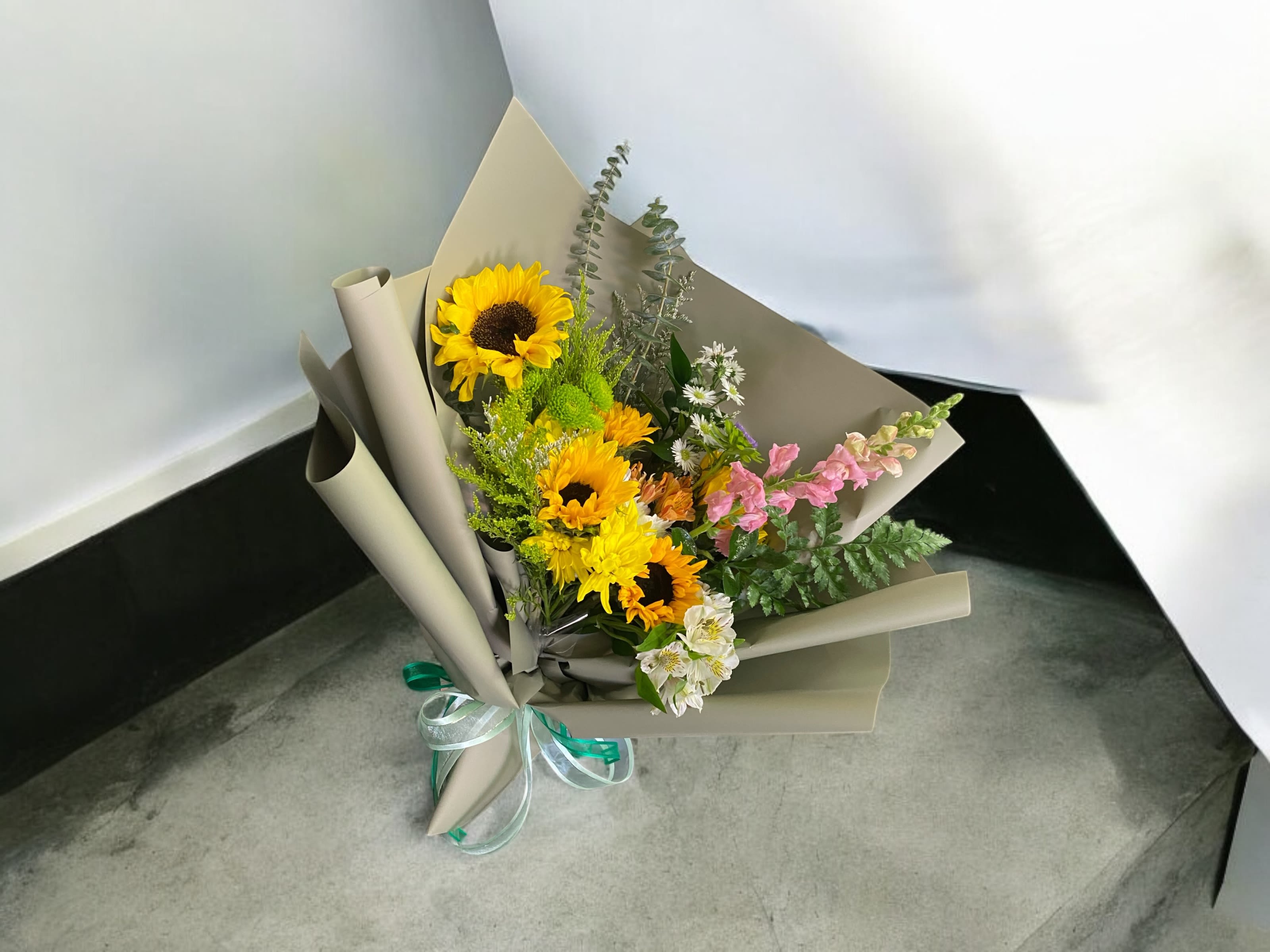 Sunflower and seasonal flower bouquet Sunflower and seasonal flower bouquet - Sunflower seasonal bouquet