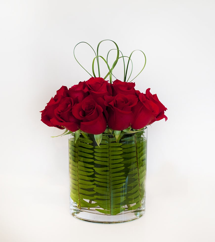 Love is in the air  - 1 dozen roses in modern vase
