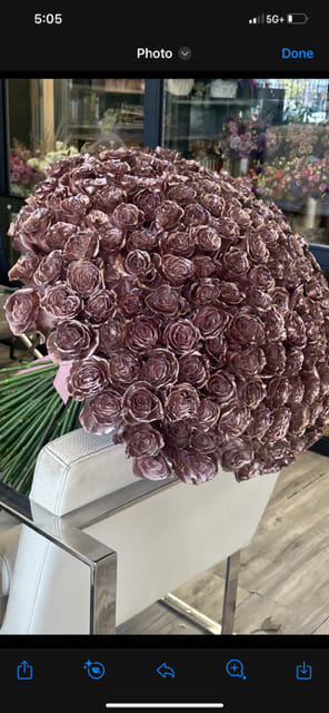 Drama Queen Drama Queen - 200 Specialty Rose Gold Boquet (90 - 100cm) This stunning long stem bouquet is "Dramatic" and Luxurious with glitz and glam for sure to leave a lasting impression Available in: Standard: 200 rose stems Deluxe: 300 rose stems Premium 400 rose stems Some florals are seasonal, if particular flower will not be available due to season, we will substitute for similar flower, composition, color pallet and value of the arrangements as closely as possible. All effort to create a floral arrangement as close to the photo shown, the actual arrangement may vary slightly in its appearance from the photo shown. If you have any questions about your order, we welcome you to call us in or email