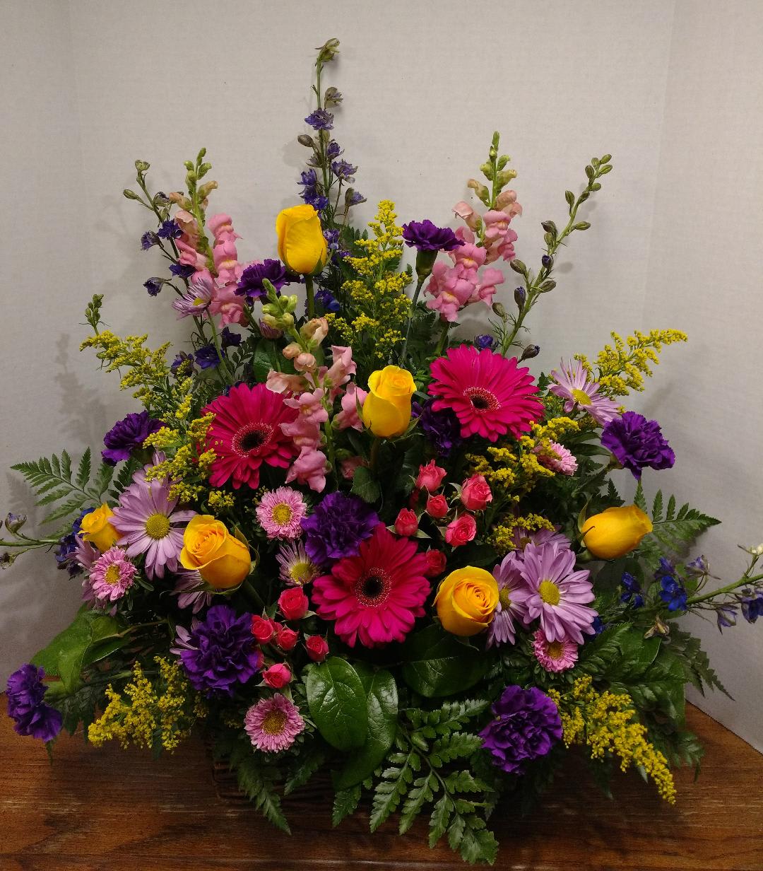 Sweet Memory by Candlelight &amp; Roses - Expressions of sympathy when words aren't enough.  Includes gerber daisies, roses, snapdragon, and more.
