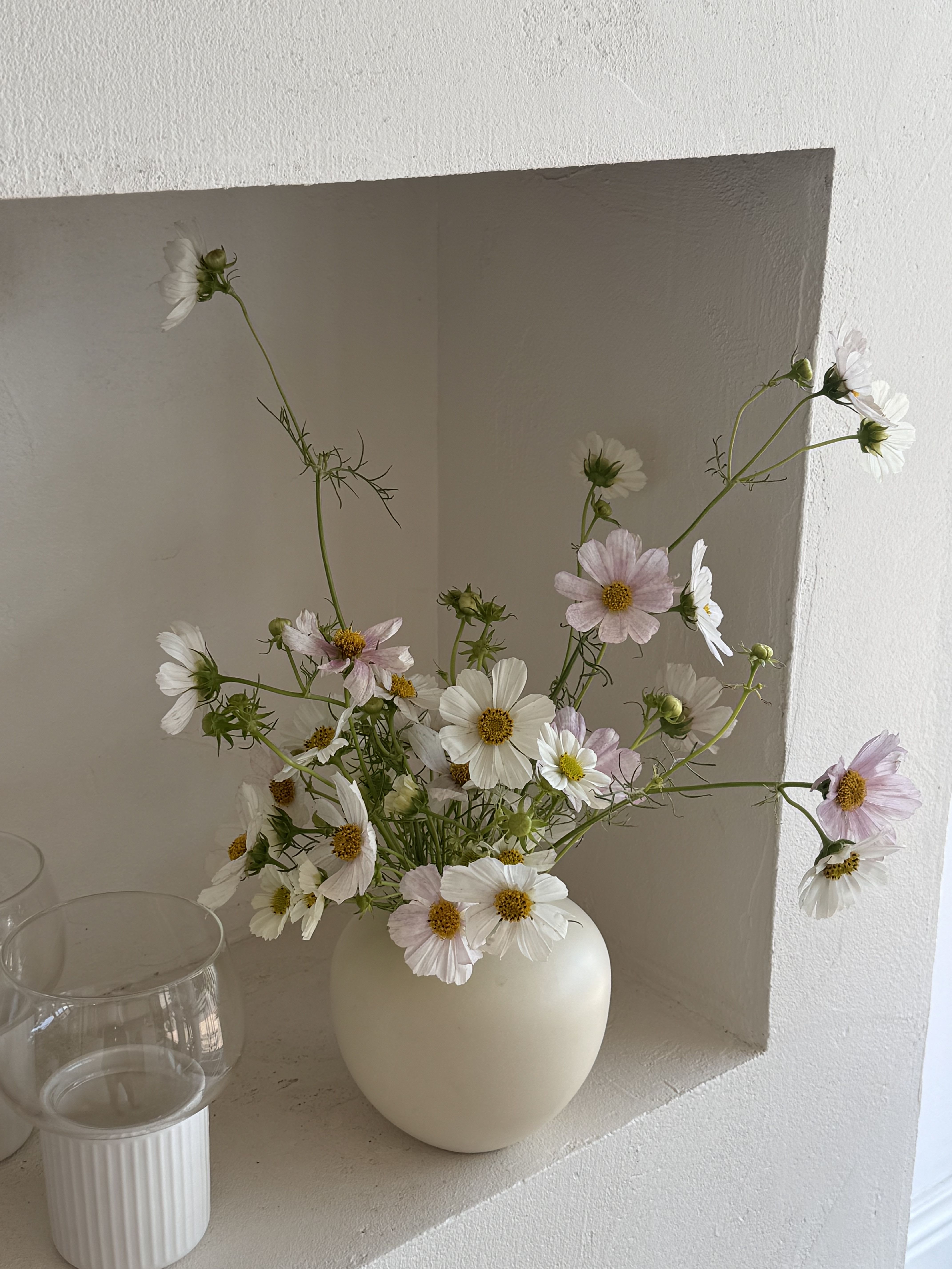 Everyday Pot  - Our signature ceramic everyday pot. Perfect for displaying every stem.   * Vase only. 