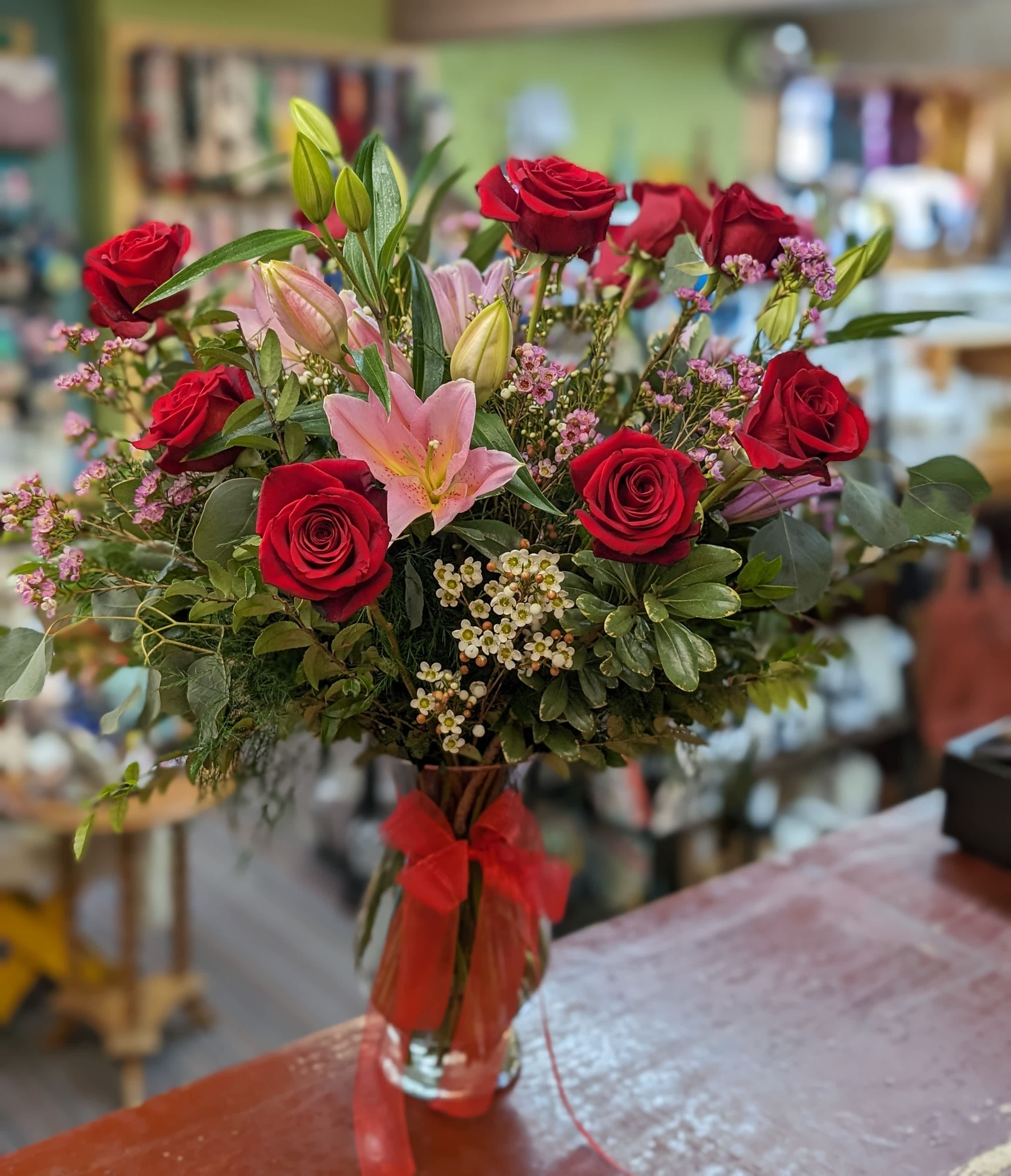 Premium Dozen Red Roses Premium Dozen Red Roses - One dozen red roses in a large vase with beautiful lilies to accent.