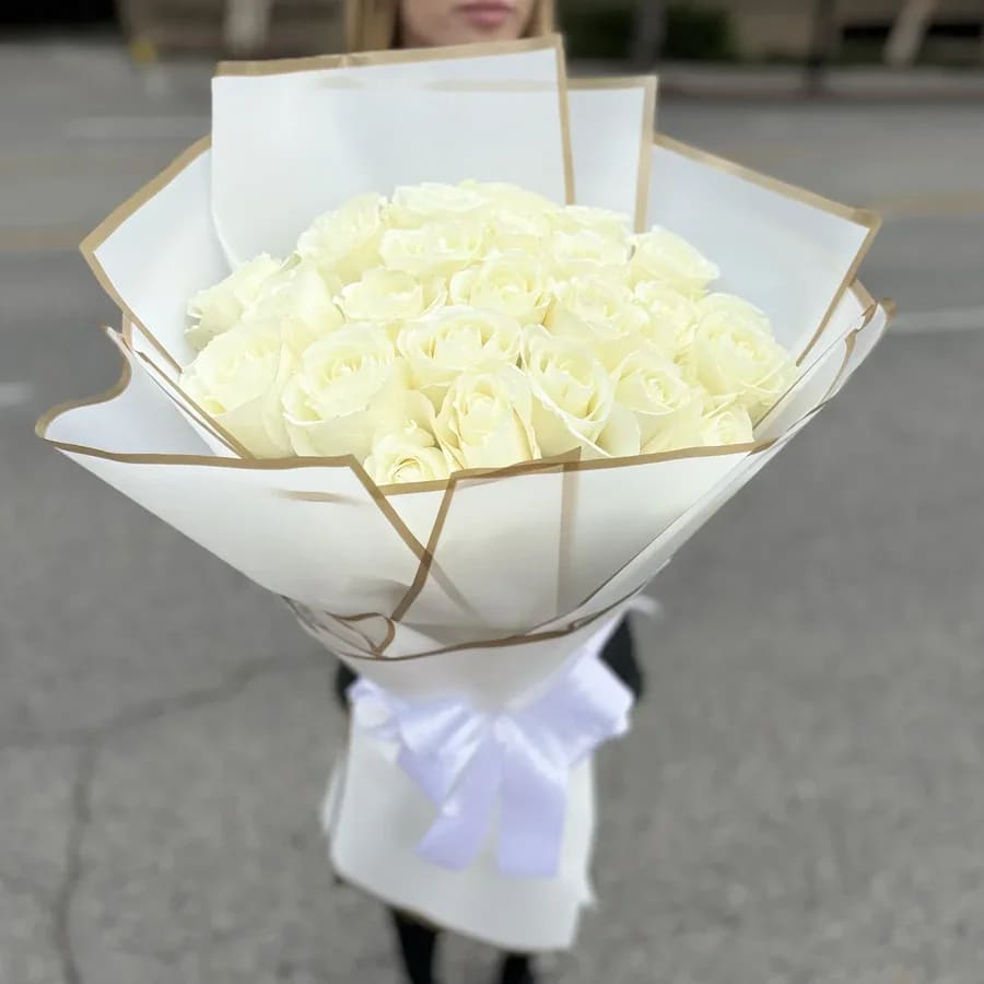 White Gold Charm 100 roses - Experience the elegance of love with White Gold Charm 100 roses, a timeless arrangement featuring pristine white roses that symbolize purity and devotion. Presented in luxurious white-gold packaging, this bouquet adds a touch of sophistication to any gesture. Surprise your special someone with this exquisite and refined gift, perfect for celebrating love and meaningful moments.