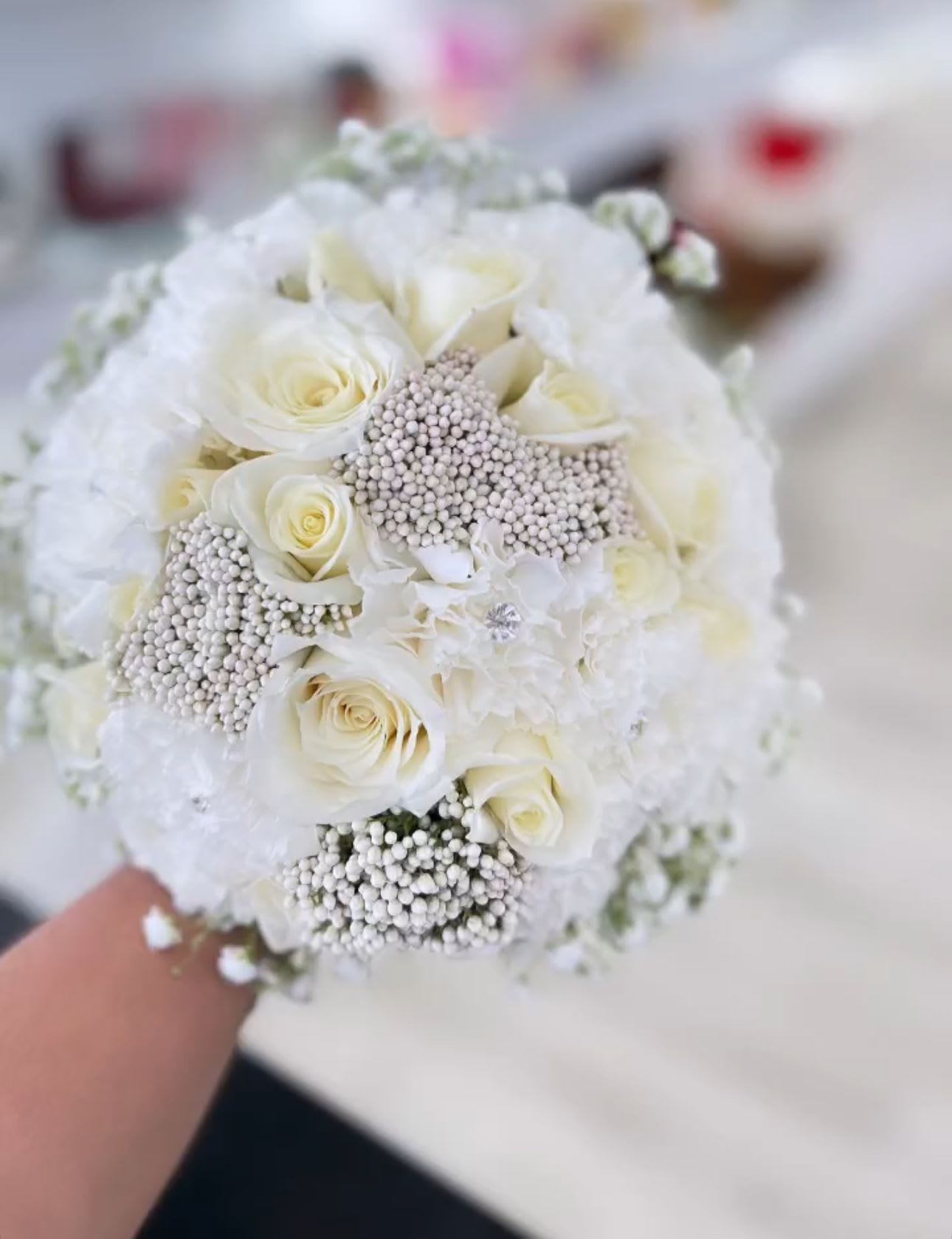 All white Wedding Bouquet/Bouquet de Novia - Mix of carnation, roses and fillers. 