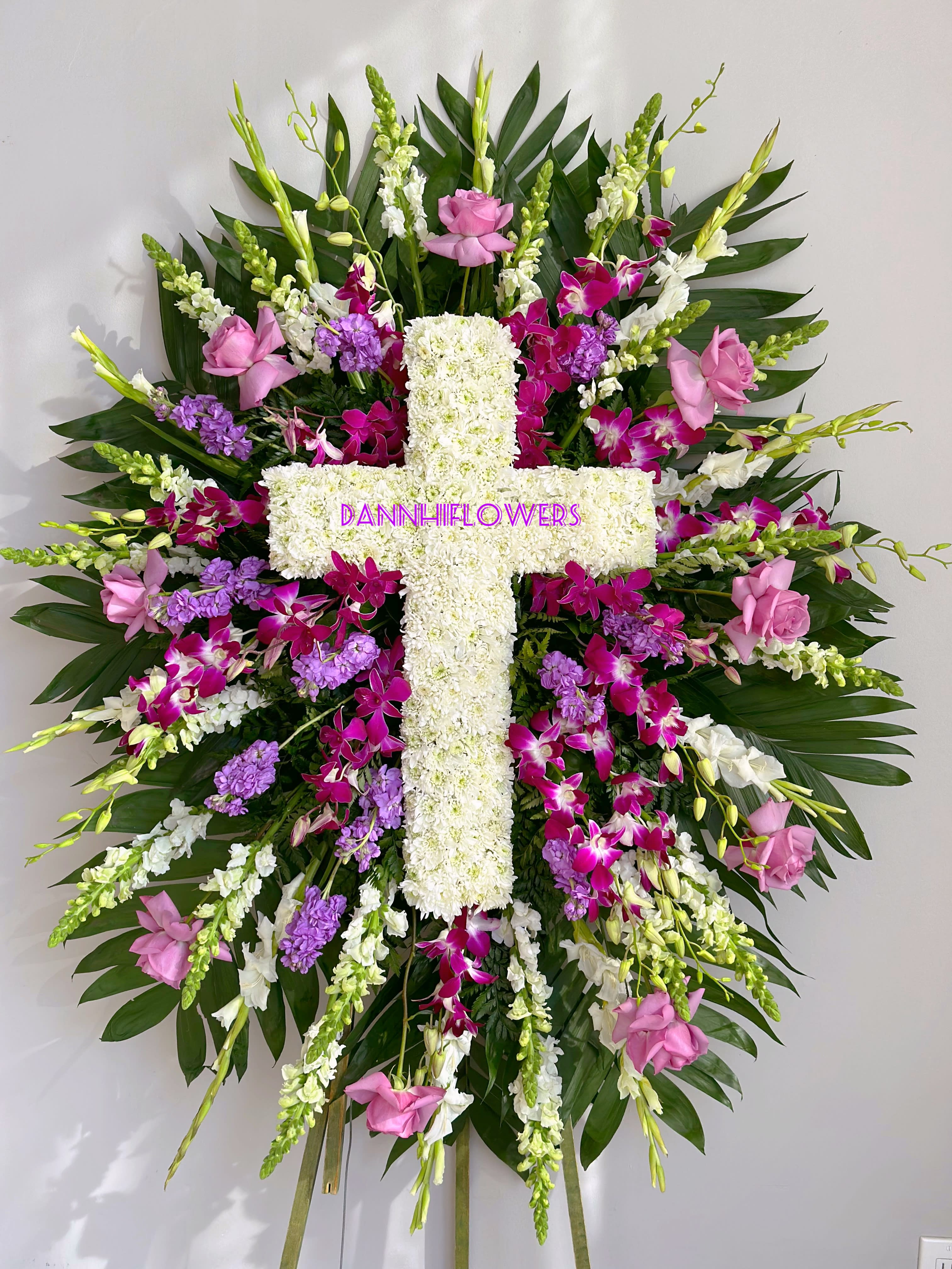 Cross standing spray Cross standing spray - Standing spray with white cross.