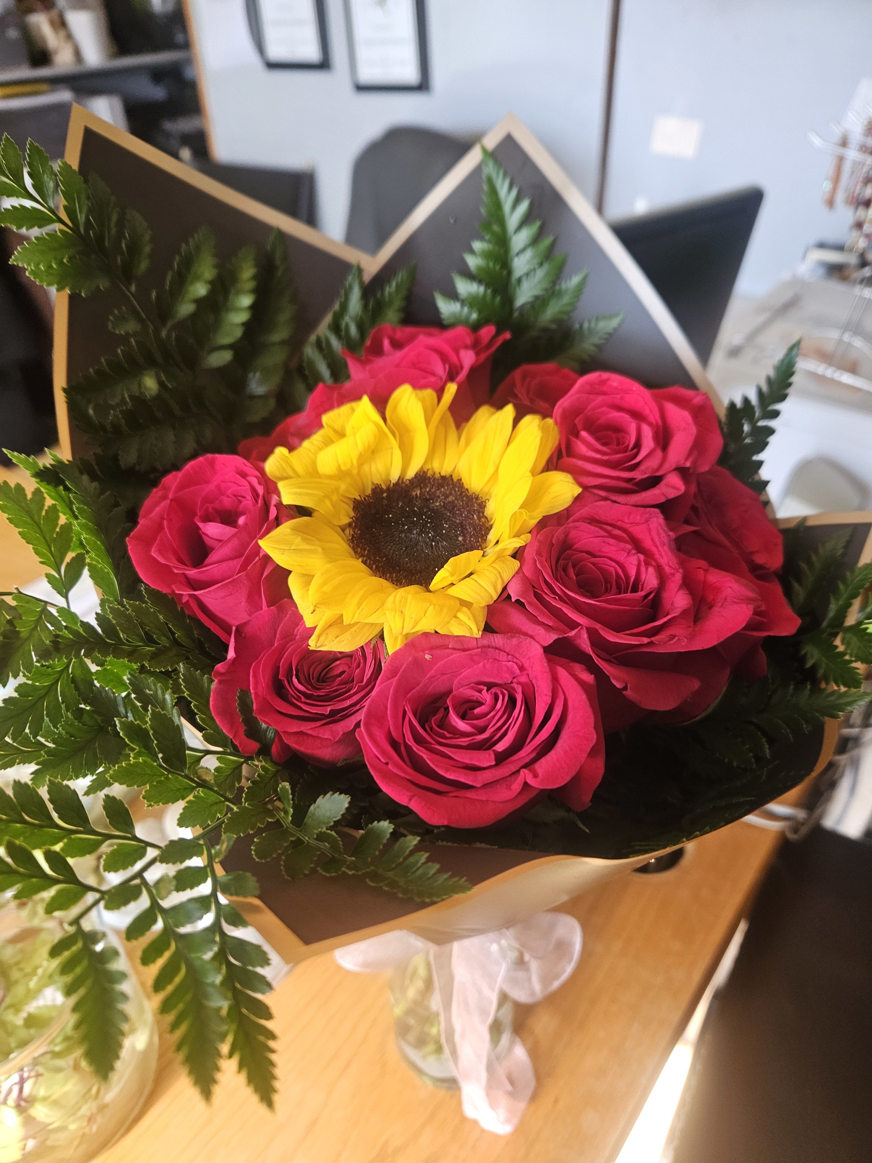 bouquet of roses -  pink roses and sunflower