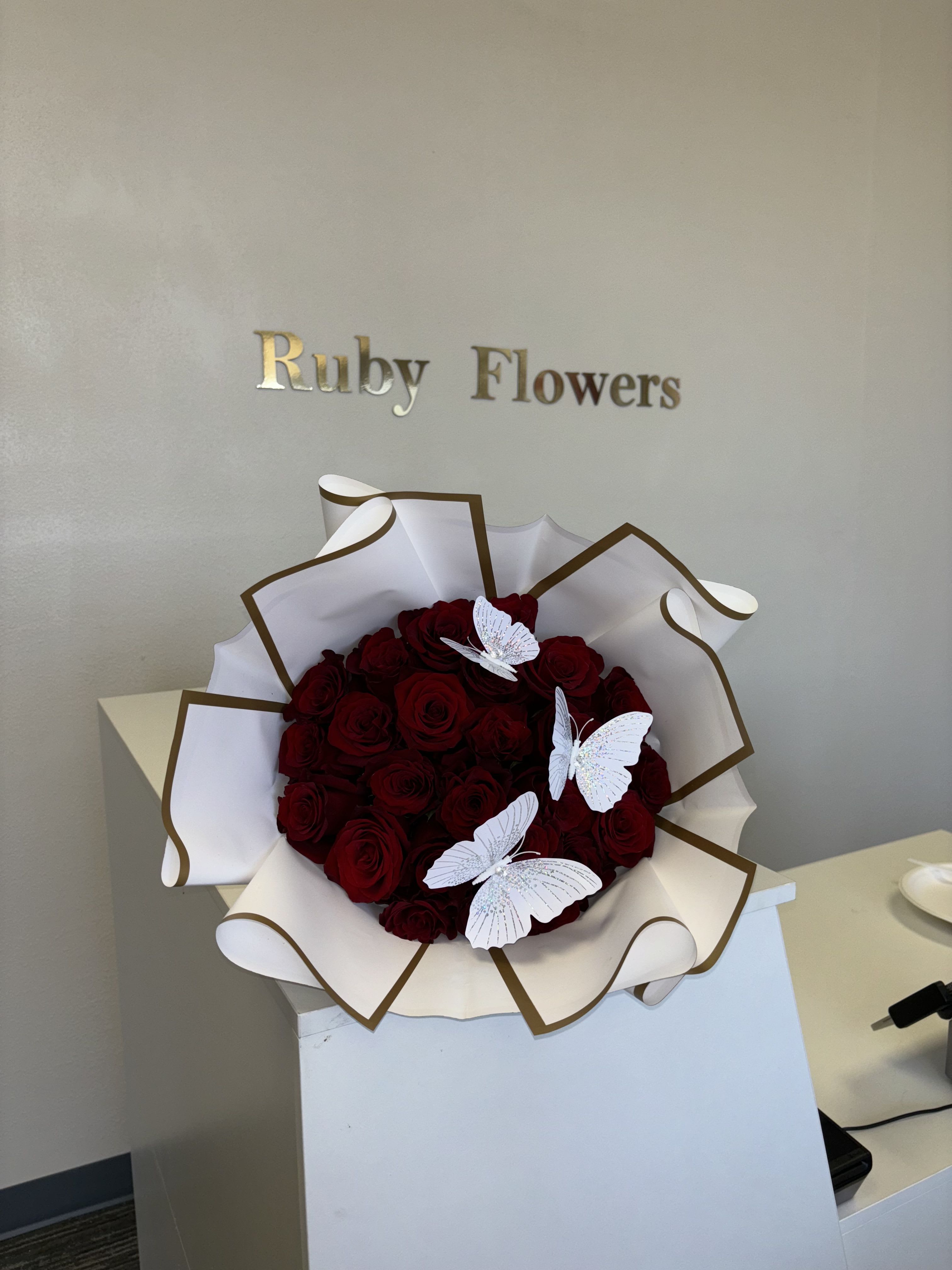 Blooms Bouquet  - Bouquet of roses with butterflies