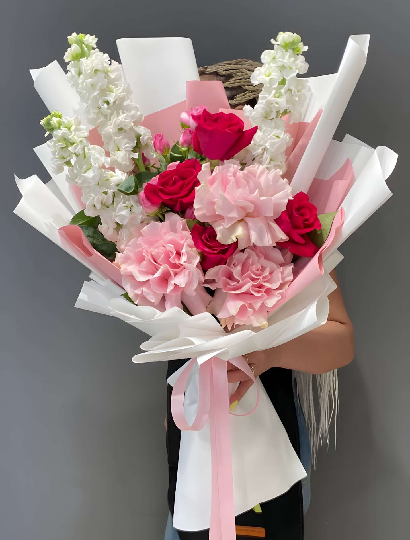 Fleur Affection - A graceful bouquet featuring French roses, spray roses, and fragrant matthiola. Wrapped in soft pink and white tones, it's a tender expression of elegance and heartfelt emotion.