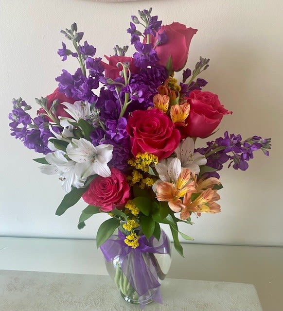  Celebrate Your Day with mix flowers arranged in a vase. - Mix of flowers arranged in a vase. 