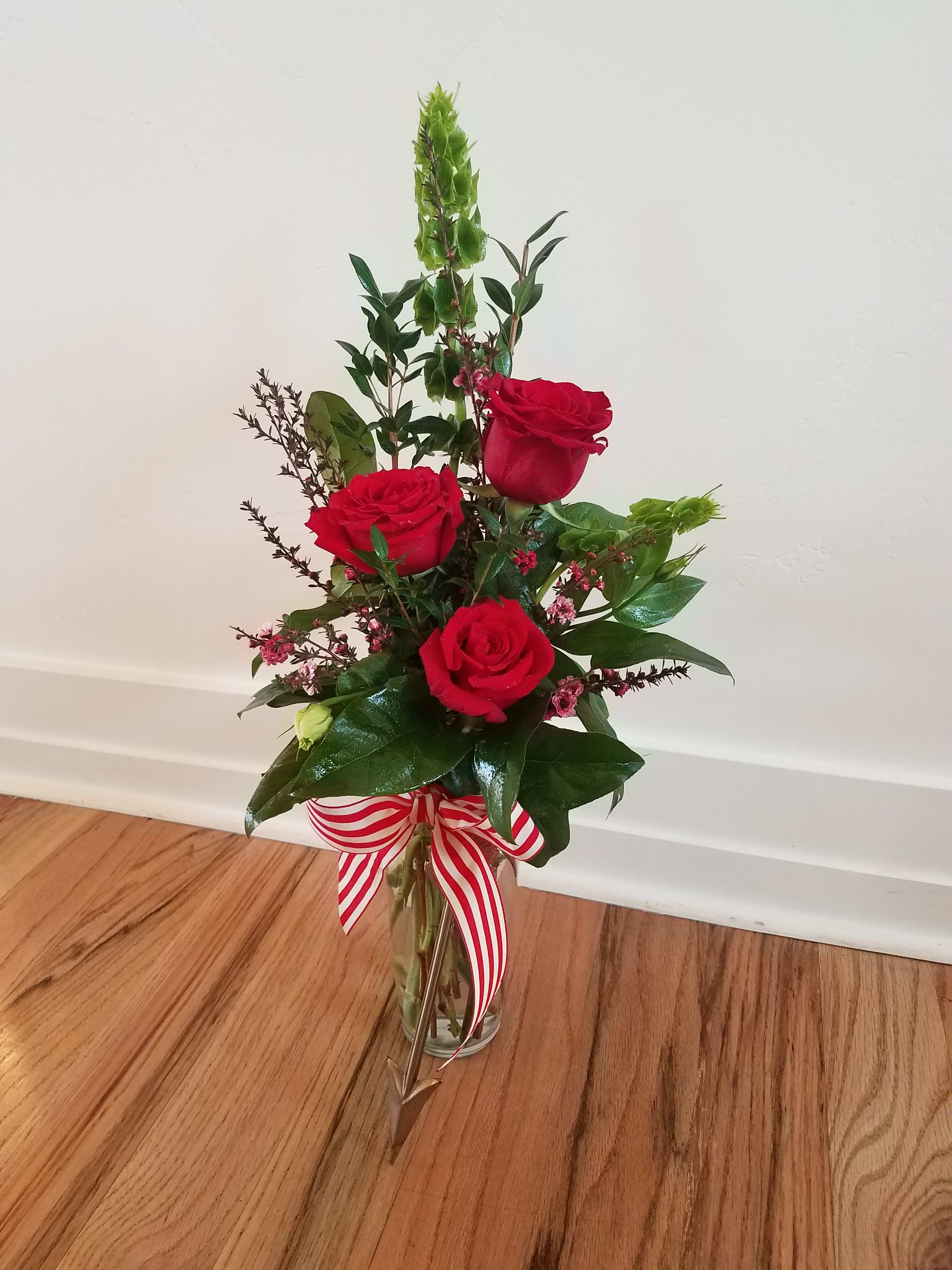 Classic 3 Red Rose Arrangement Classic 3 Red Rose Arrangement - Let your significant other know you’re thinking about them with this classic 3 Red rose arrangement embellished with festive ribbon.