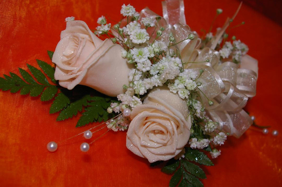 wristh corsage wristh corsage - peach color roses