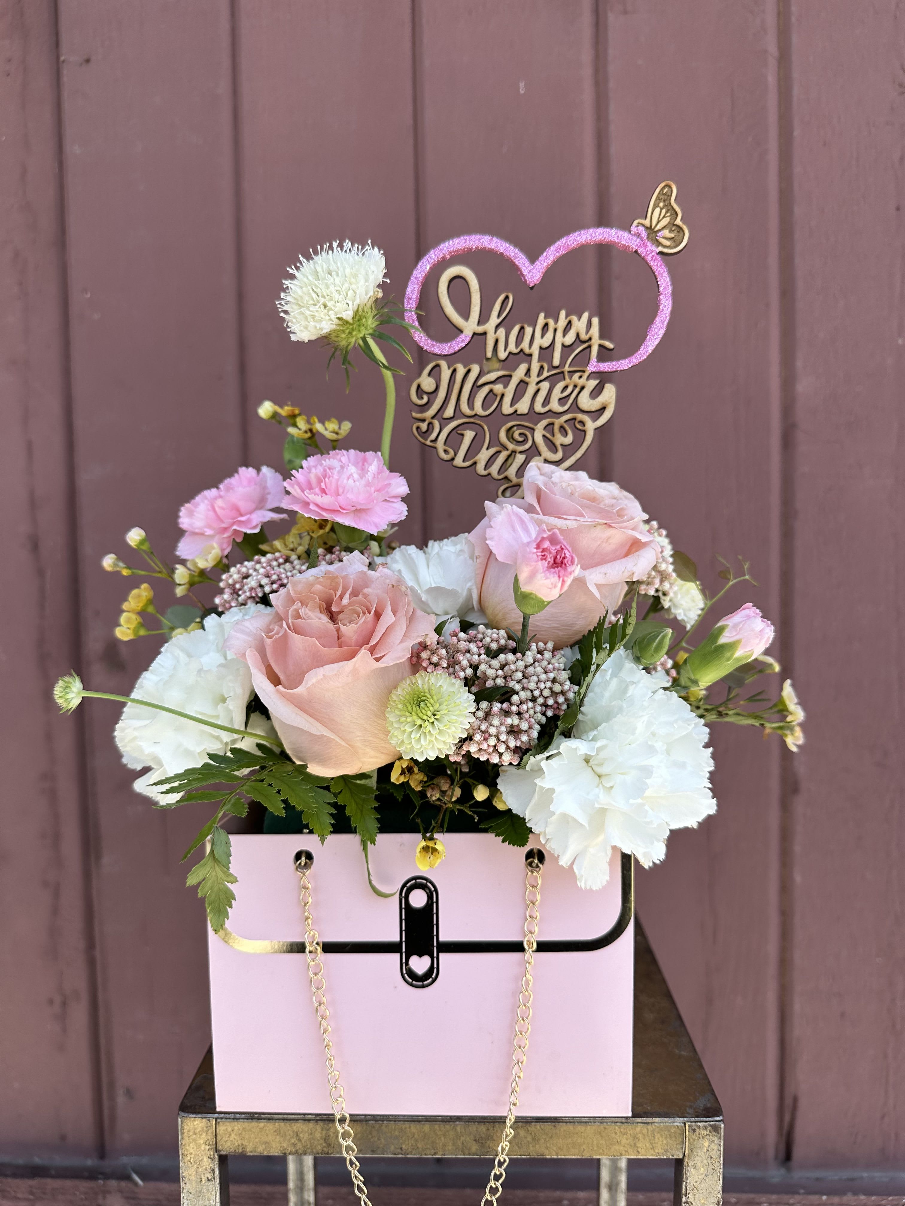 Fashion Bag for Her Fashion Bag for Her - All the girls are likes to have different colors of hand bag, This is will make her happy on any occasion gift. (the picks can be purchase for your event like Happy Birthday, I love you,... )
