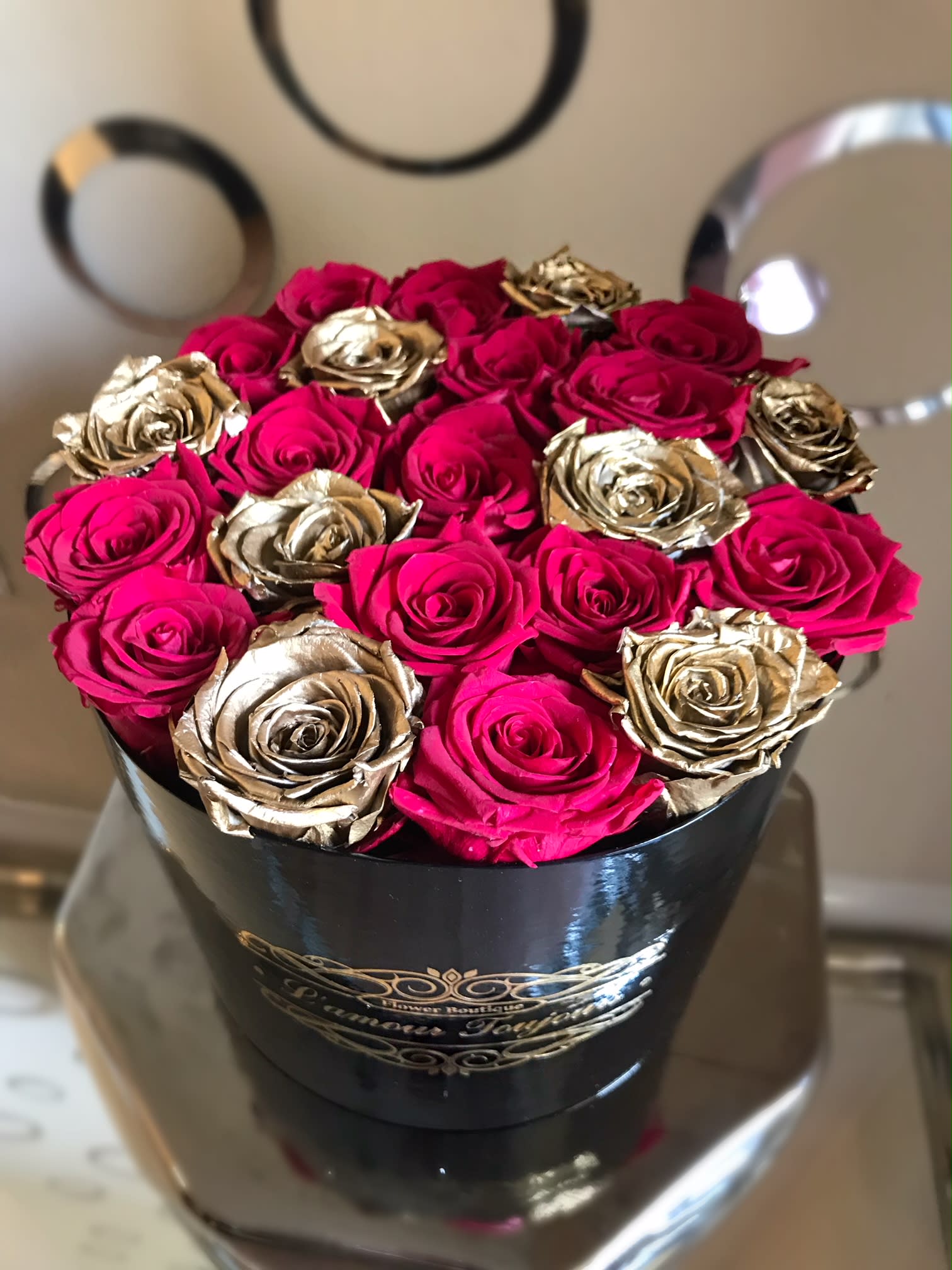 Everlasting Roses Signature Box Red and Gold - Real Roses that last up to 3 years Everlasting Roses Signature Box Red and Gold - Real Roses that last up to 3 years - • Everlasting roses are preserved real roses that last up to 3 years! By treating fresh roses with a unique method these roses become long lasting and keep their natural beauty, structure and softness. • Make a statement with our exquisite Ecuadorian real roses that bring uniqueness and sophistication to life. • Send stunning roses to your loved ones, a wife, a husband, a parent or a friend to let them know you remembered their special day. • Zero maintenance required: Everlasting roses hold tenderness and a natural fresh look, with no maintenance required.