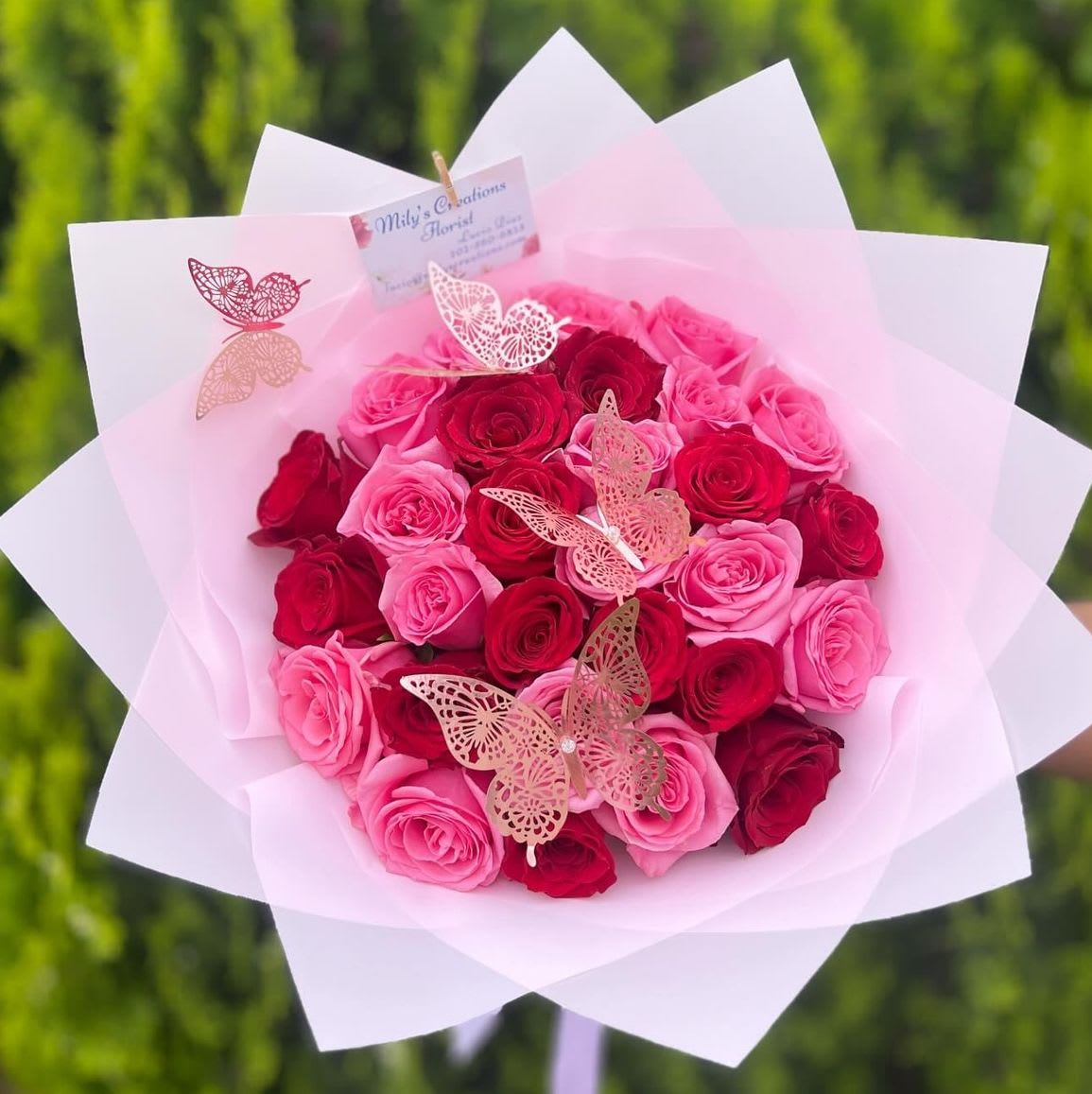 Pink & Red Roses Bouquet Pink & Red Roses Bouquet - A stunning bouquet blending the passion of red roses with the grace and sweetness of pink roses topped off with Butterflies, Standard size 24, Roses deluxe size 36 Roses, premium size 50 Roses