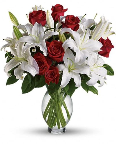 Everlasting Love Bouquet Everlasting Love Bouquet - Both the rose and the lily are often associated with love. This is a perfect combination for a romantic gift and the best way to start the new year.