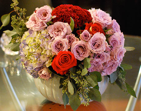 SG-14 - Arrangement with Sweetheart roses, spray roses, antique(can be purple or pink) hydrangeas in a luxurious contemporary style vase.  *Medium size*