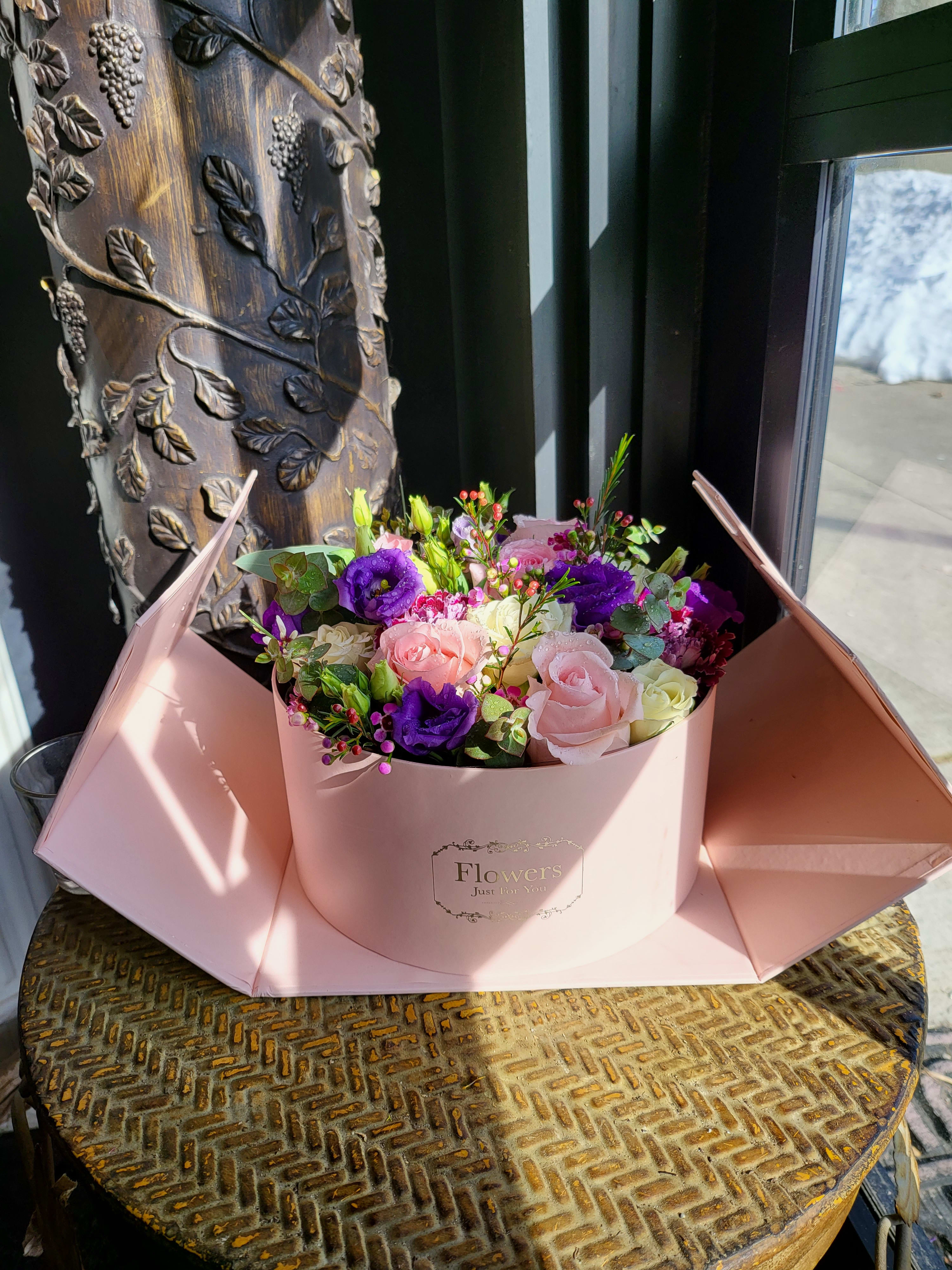 SG60 - Beautiful mixed arrangement in a box  (Please note that box color are subject to change. We are having hard time getting items due to current worldwide issues)