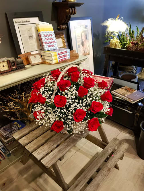 Love you - “There are never enough I Love You’s.” – Lenny Bruce  *30 Red Roses in a basket with baby's breath and greens  This arrangement is Large. Perfect arrangement if you want to surprise your loved ones and turn her co-workers green with enby!   *Size - Grand 