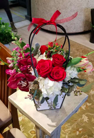 We deliver your love! - **** Please Read **** - This arrangement has front and back, which means we focus and put more flowers in the front and the backside will have a cover of a hatbox. If you are looking for all around arrangement, please chose deluxe and leave a note for florists.  - The box is made with water proof cardboard so it will need a extra care when you add water.  * If you are worried about it, please leave a note for florists to substitute with other vase such as clear glass vase or ceramic vase. We will substitute without any extra charge. *Colors or shapes of Boxes are subjects to change.  Due to various seasonal and regional conditions, and the variety of unplanned issues courtesy of Mother Nature, availability of some flowers may be very limited in certain areas.  In this event, we will substitute with a second choice of similar flowers and container of equal value and beauty. Every effort will be made to maintain size, shape, and overall color schemes of an arrangement. Our goal is your complete satisfaction, rest assured that every effort will be made to provide an arrangement of equal or greater value. 