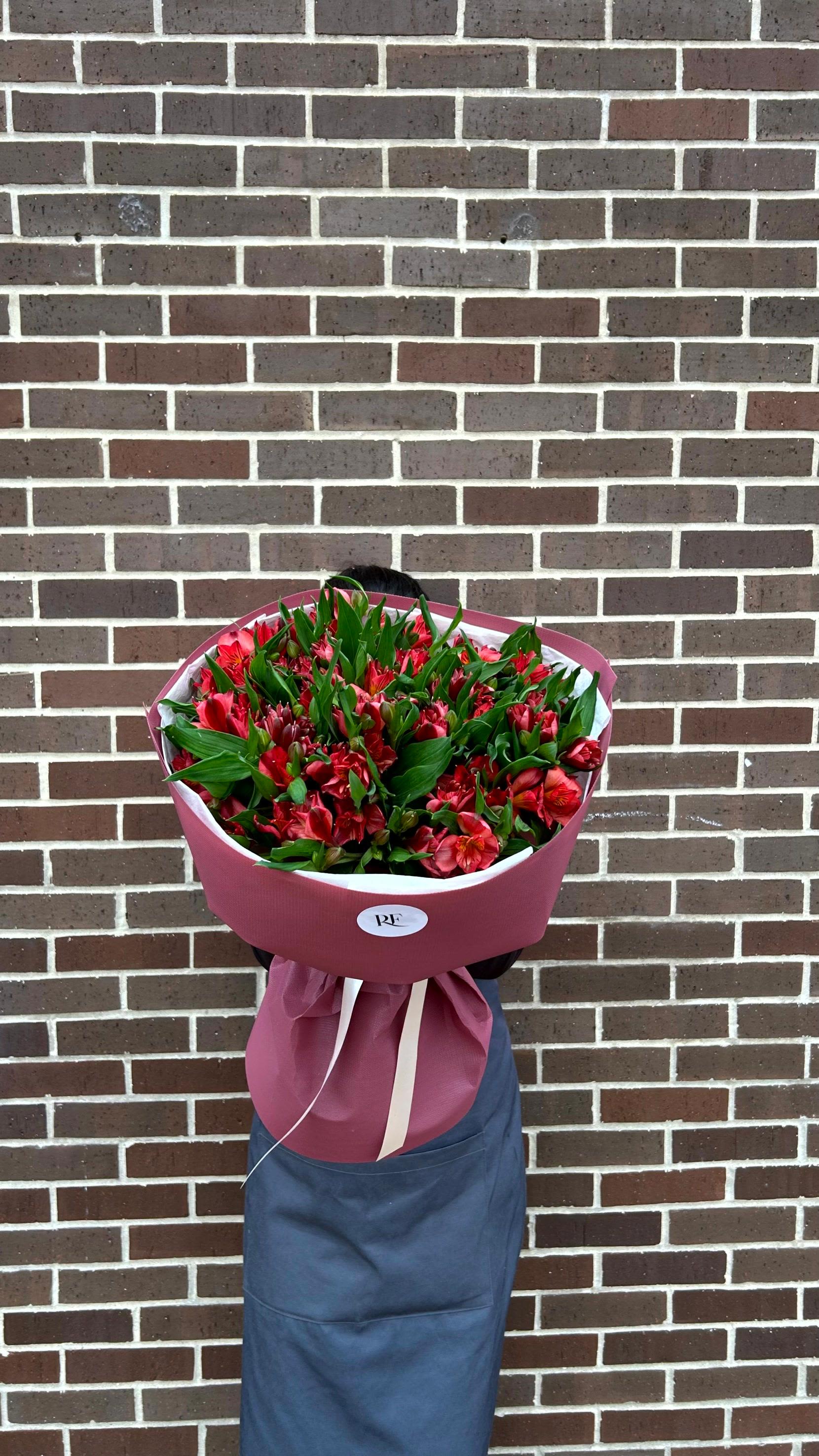 Alstroemeria Delight Alstroemeria Delight - 15 red alstroemerias, beautifully arranged. Available in various colors.
