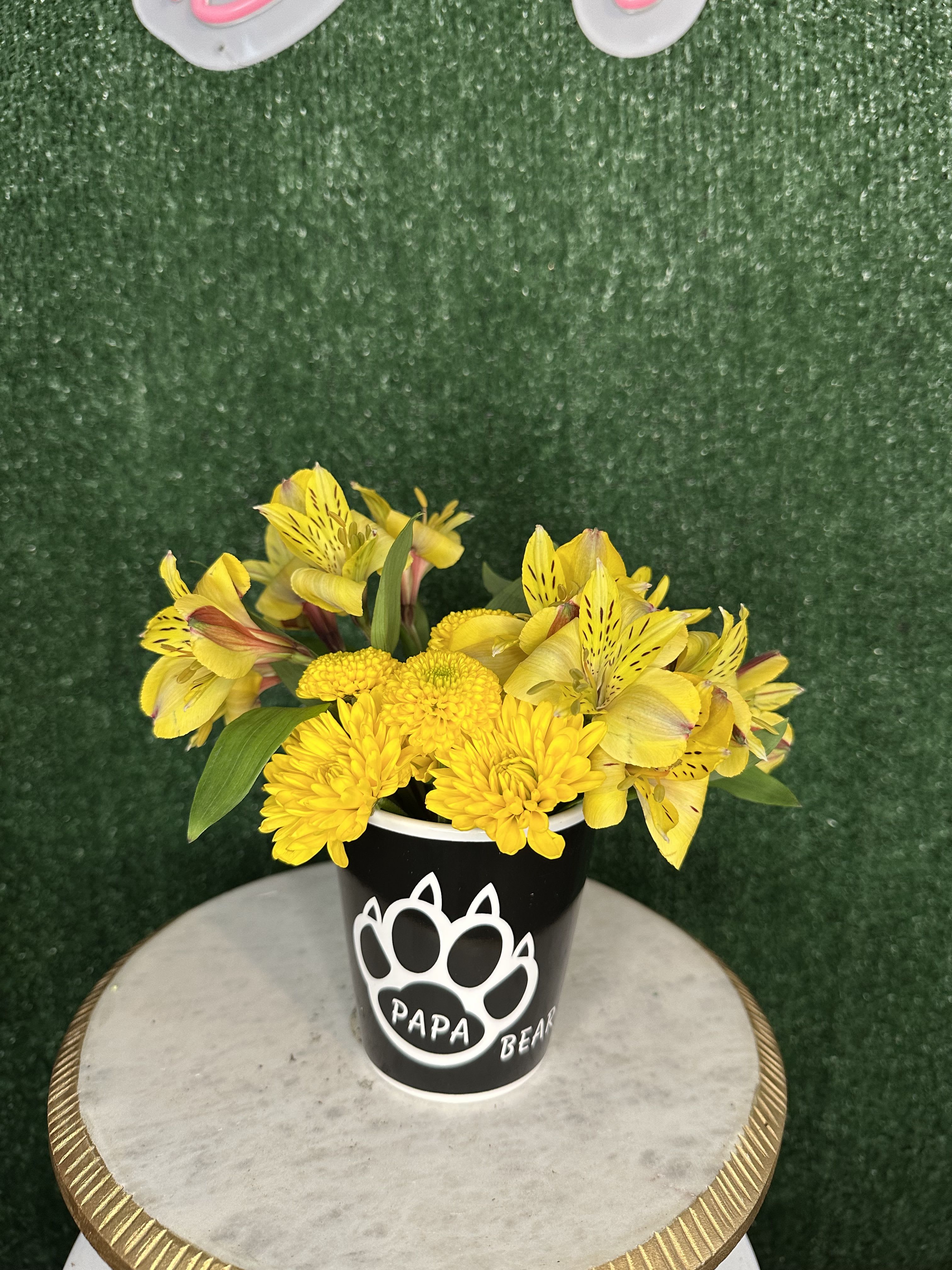 Papa bear Papa bear - Mug with flowers Flowers and color substitution might apply