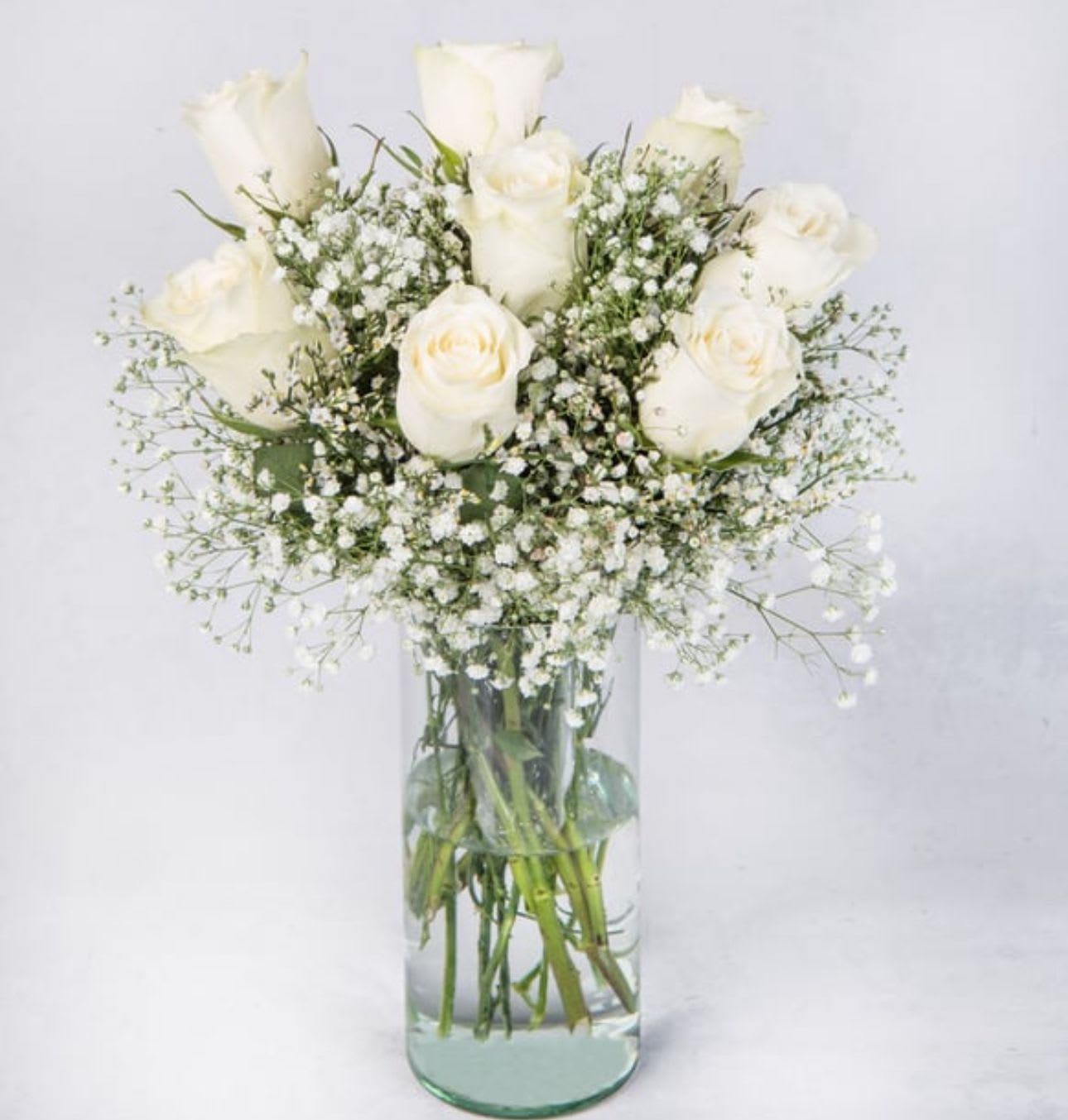 White roses with baby breath White roses with baby breath - baby breath 8 roses in glass base with water