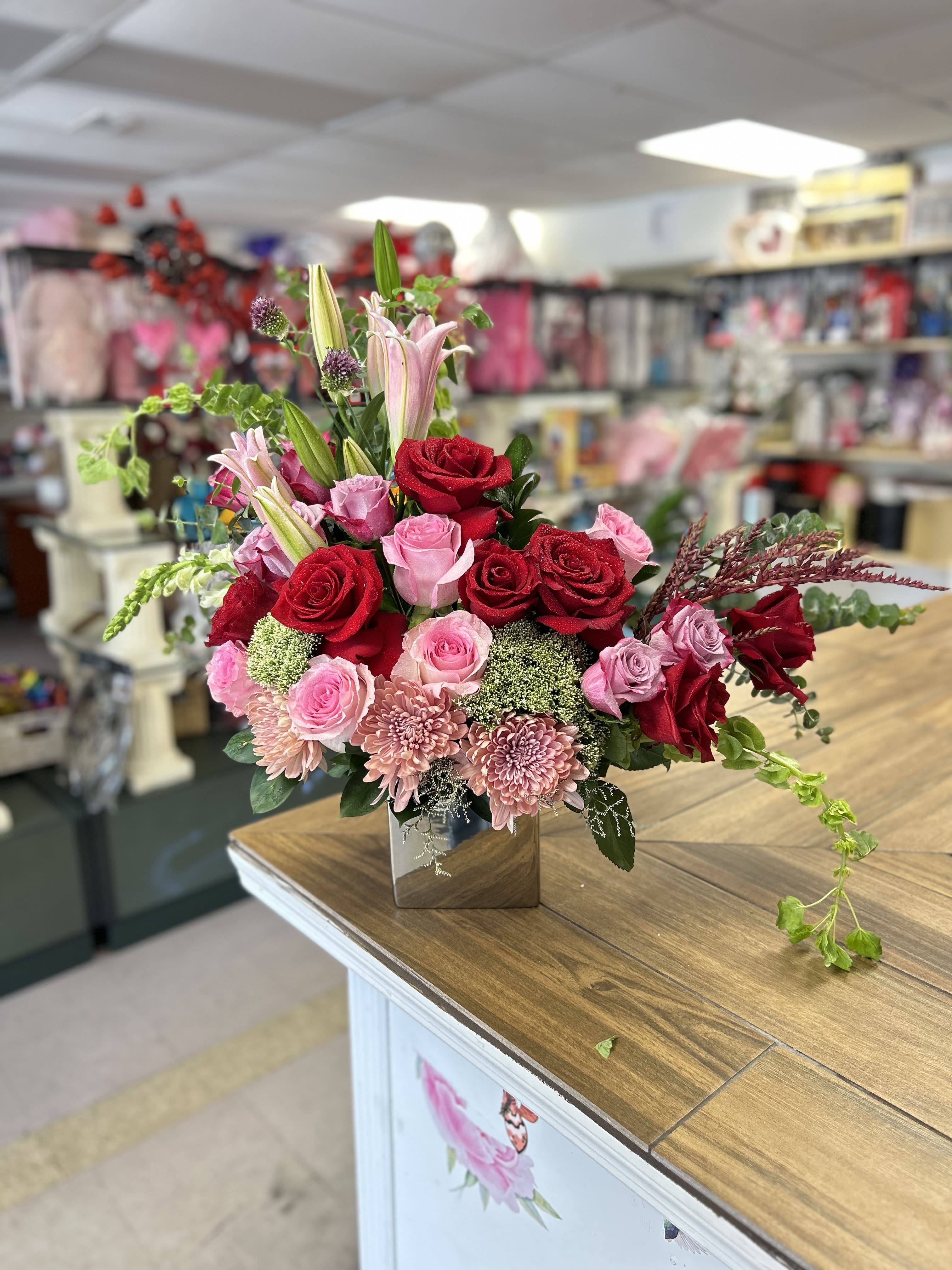 Floral arrangements in square base  - Exquisite floral arrangement in square base, with roses, lilies, chrysanthemums and fine foliages