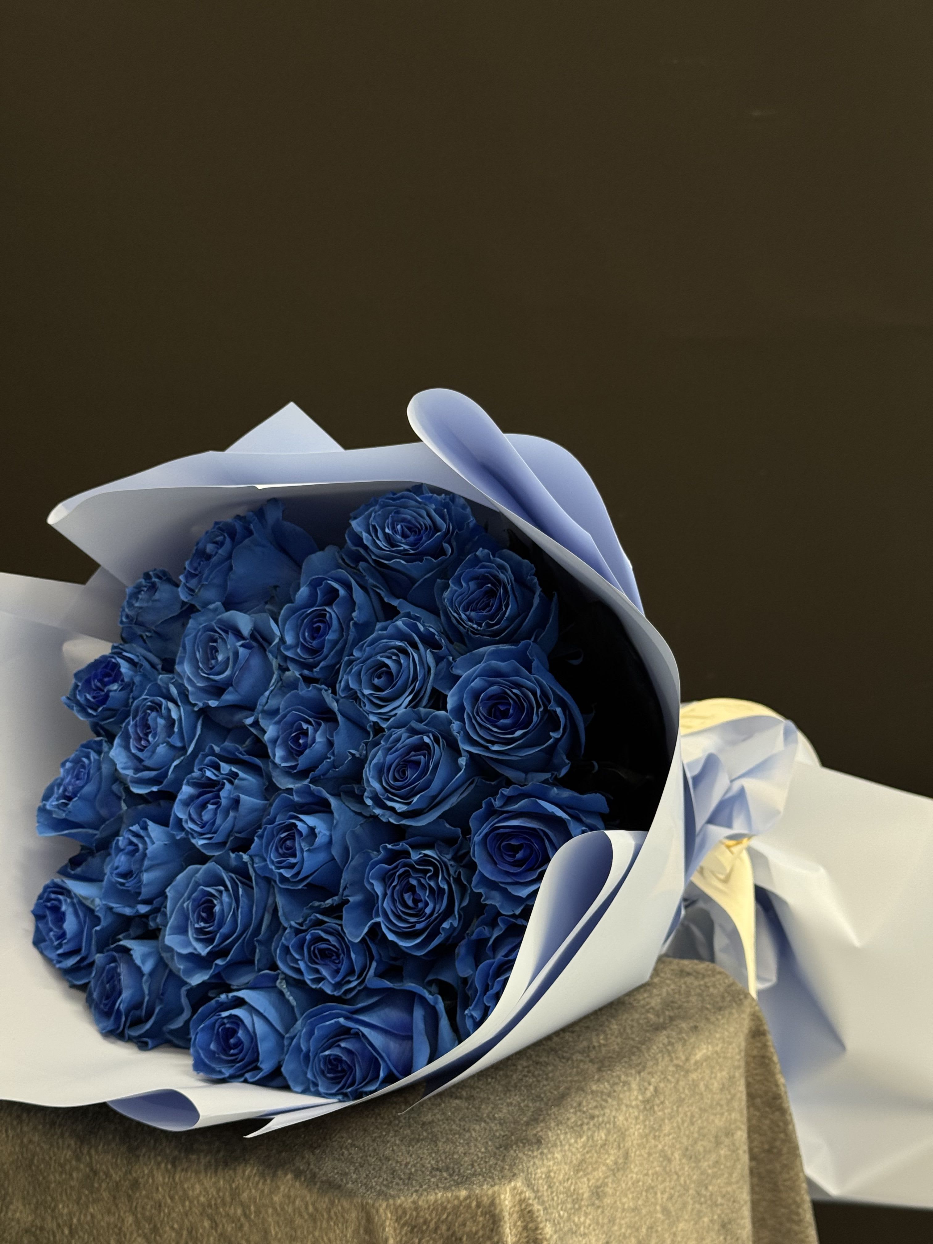 25 Blue roses 25 Blue roses - Beautiful blue roses