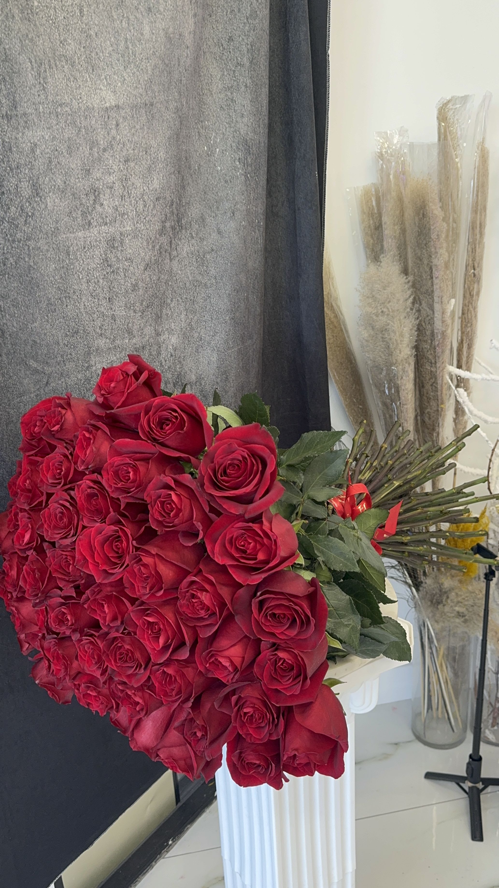 50 Red roses 50 Red roses - Beautiful red long roses
