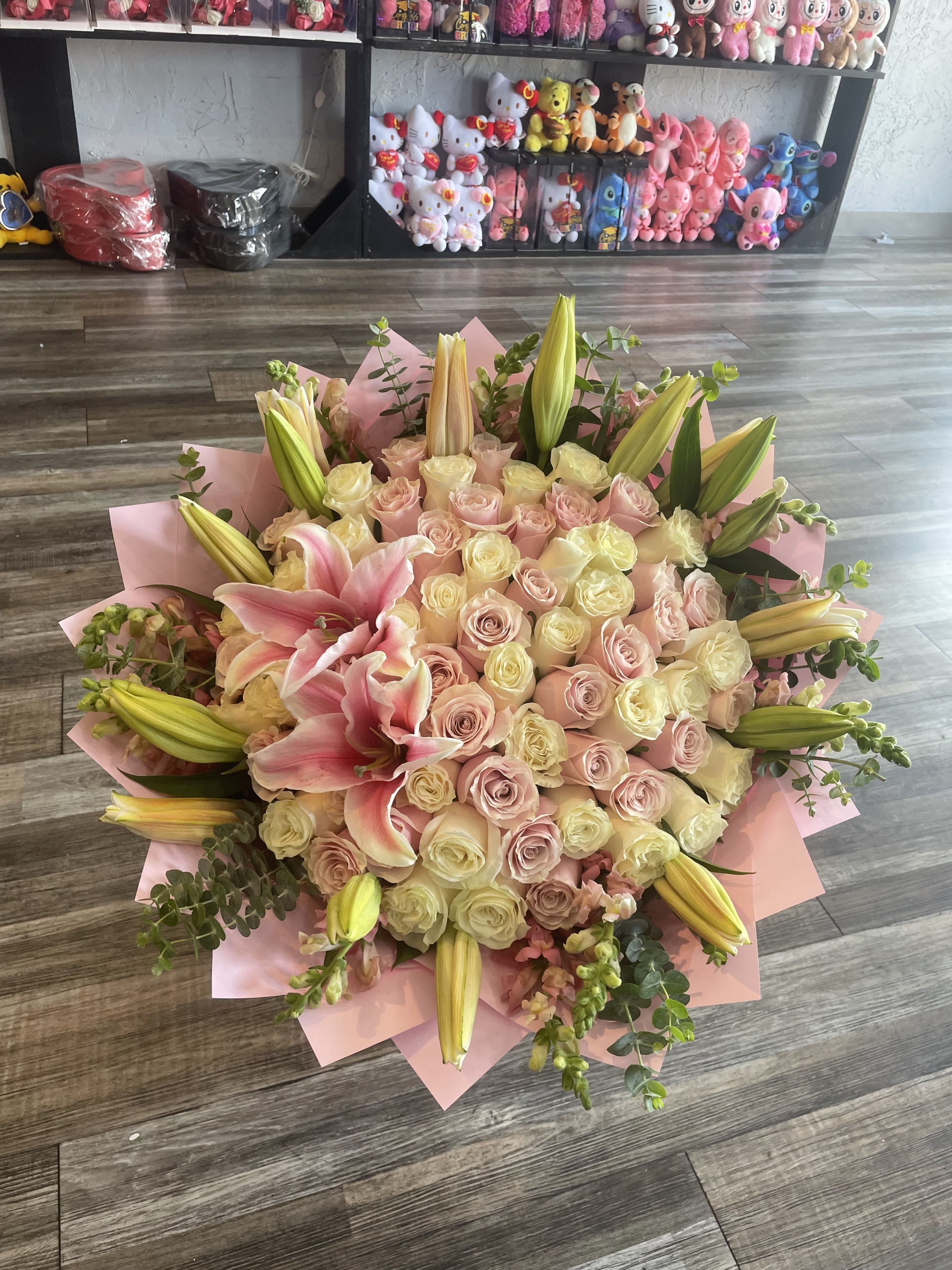 pink roses with Lillies - this beuatiful boquet includees 80 roses