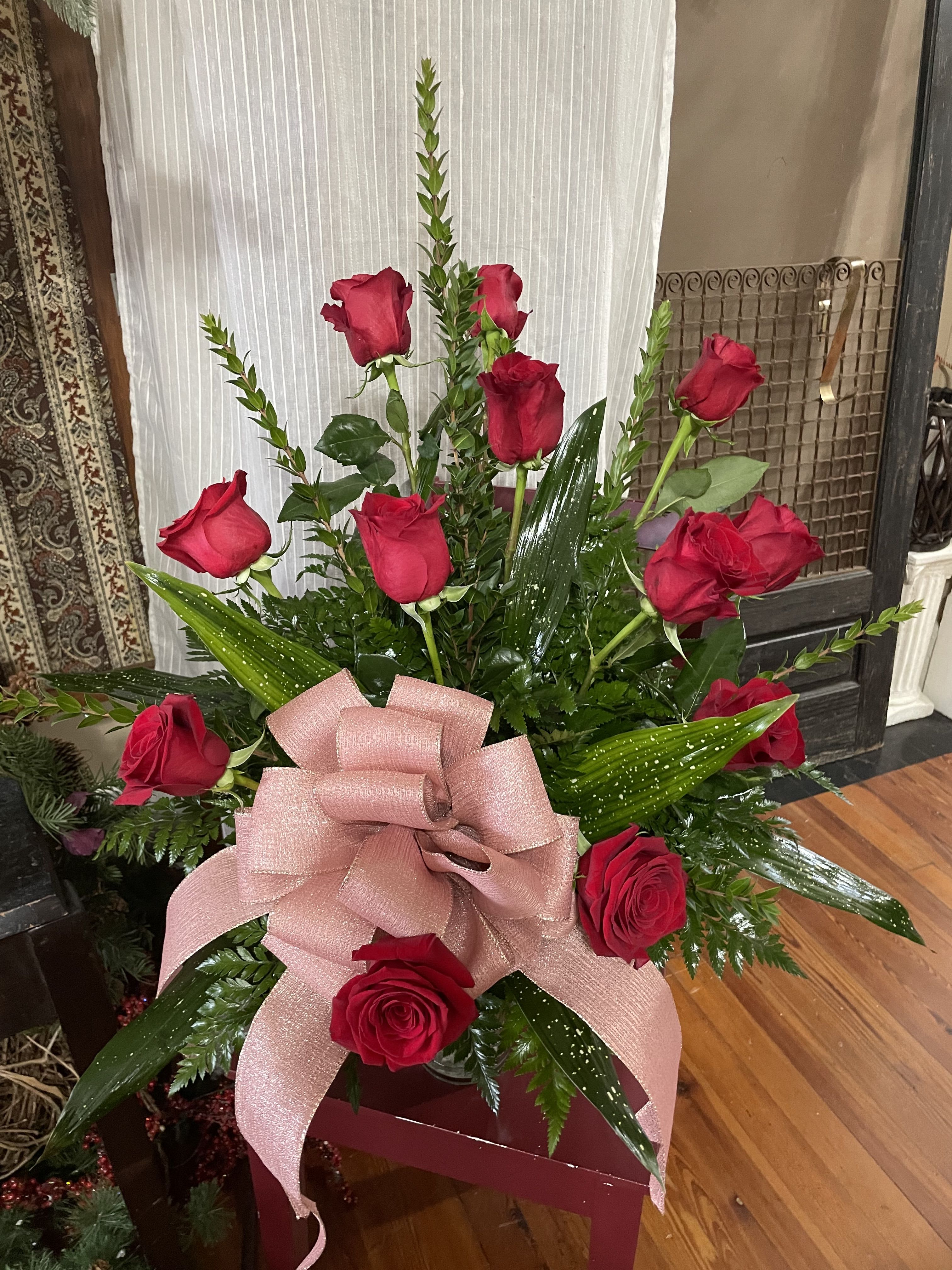 Be Mine Dozen Red Roses &amp; I Love You Balloon - Won’t you be mine!? This one sided dozen roses with Bow, is the best order for pick up and delivering to your love yourself! And it’s topped off with an I Love You Balloon!! Bow Color Will differ.