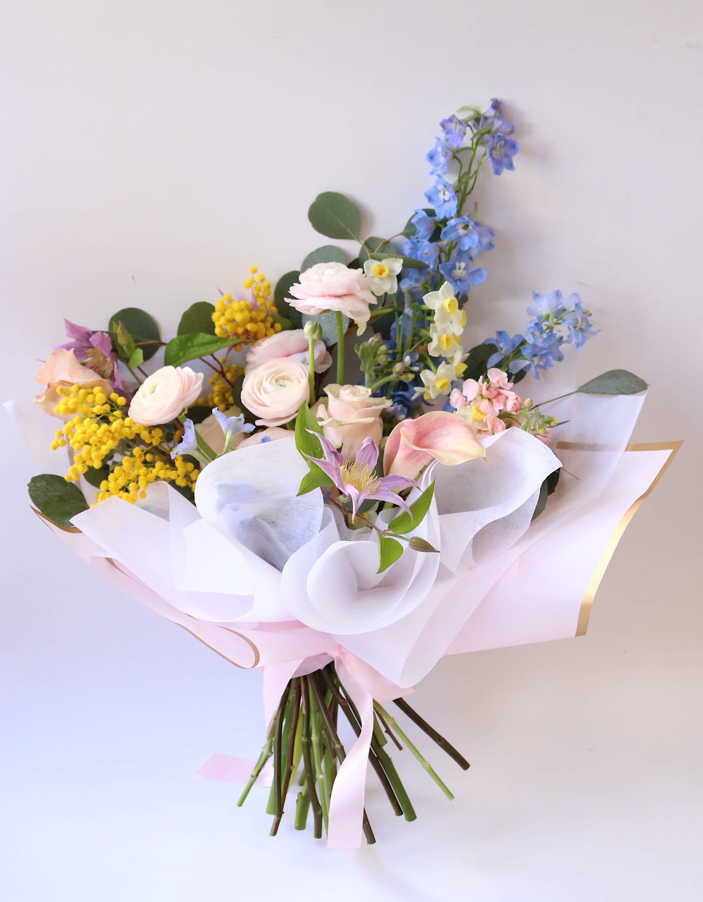 Yellowish - The cheerful yellow flowers bring warmth and happiness, while the calming blue flowers add a sense of tranquility and peace. This unique blend creates a harmonious balance that is both visually striking and emotionally uplifting. 