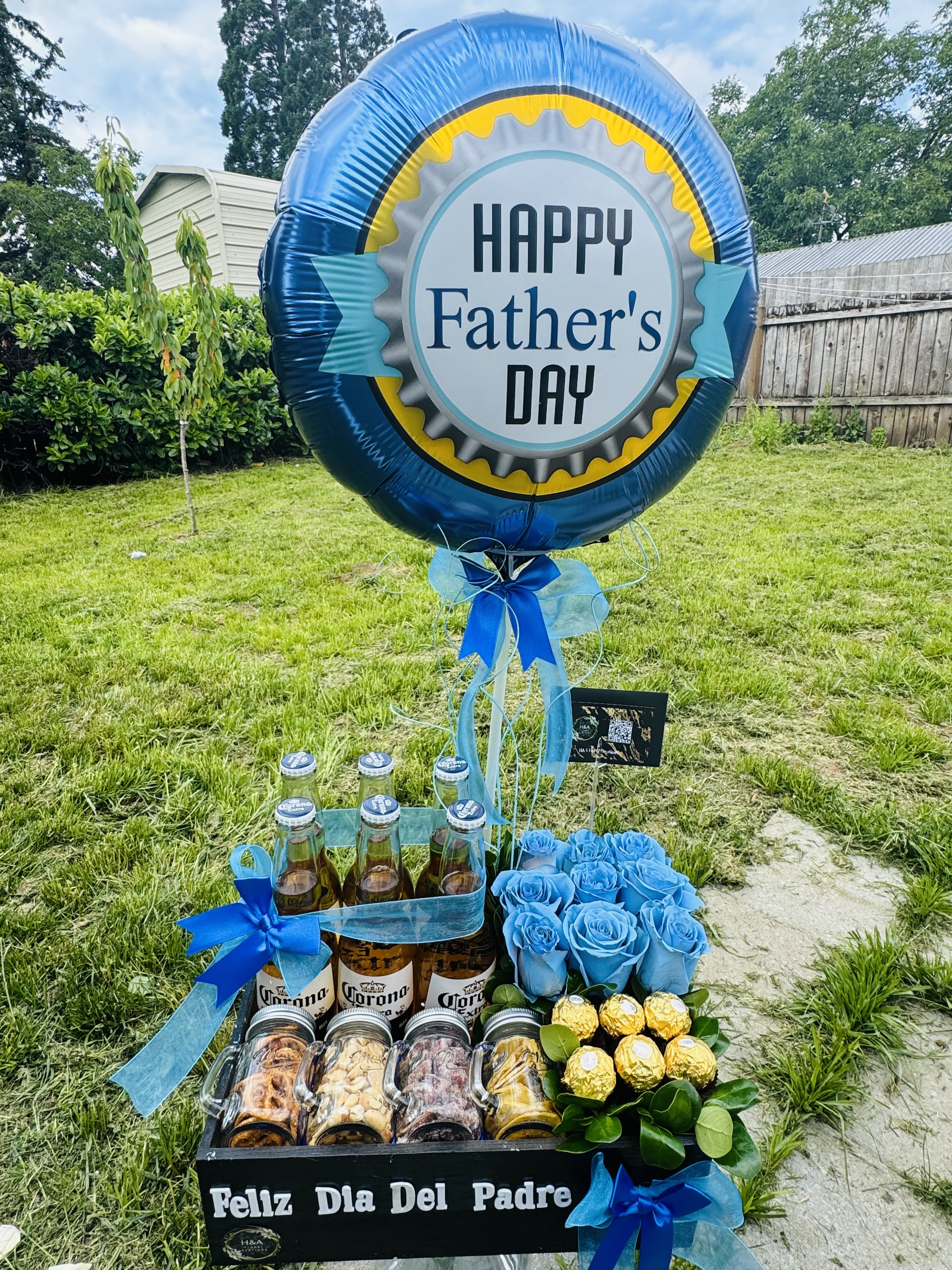Father’s Day wooden box Father’s Day wooden box - Beautiful wooden box, full of details for potato, includes , beers, small jars with snacks, ferrero rocher chocolates, sky-blue roses, (happy fathers day balloon)