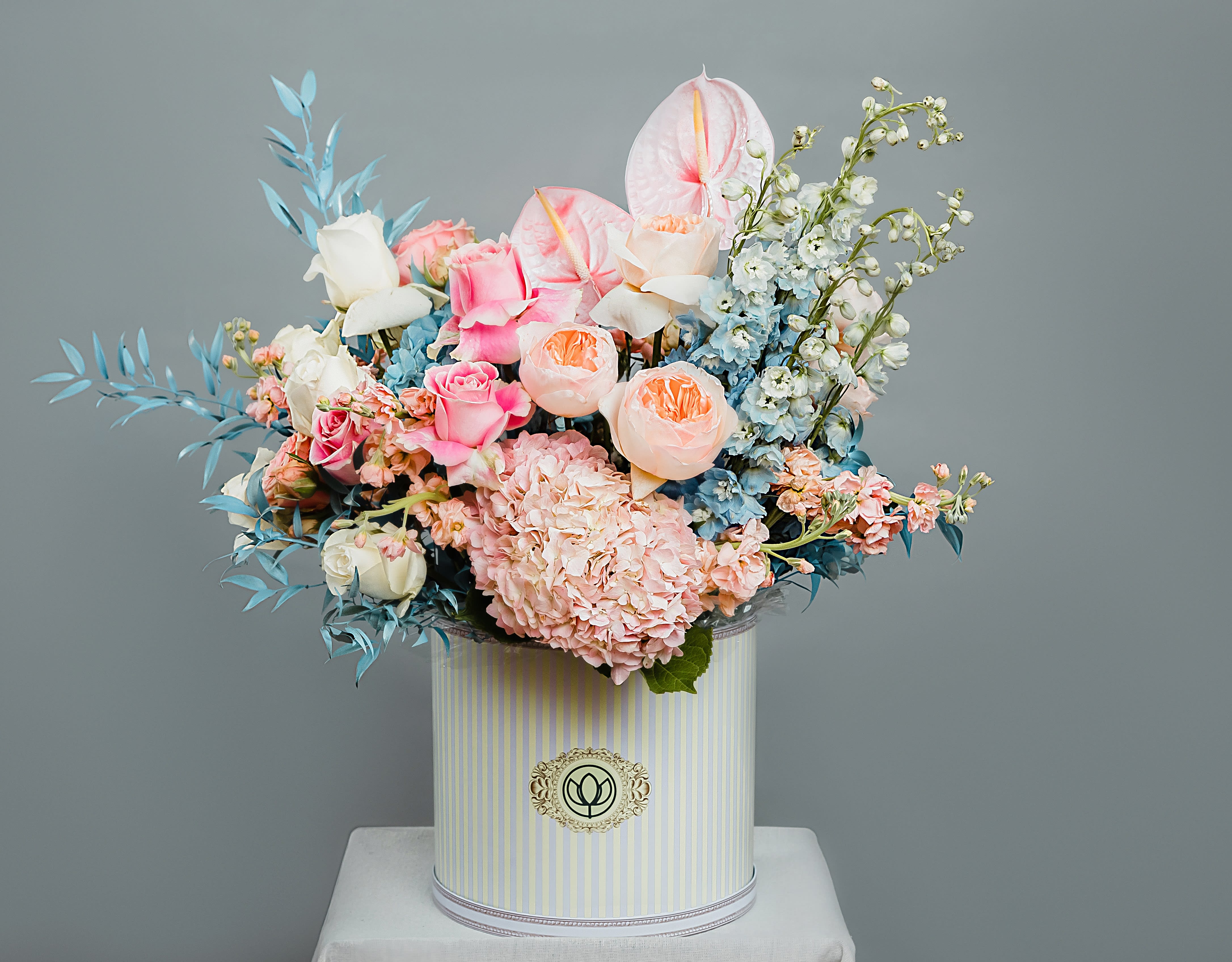  French Flower Box XL - A mix of fresh flowers including different types of roses, hydrangeas, delphinium, anthuriums and more. Extra Large flower box (height with flowers) 21'-23' (55-60 cm)  