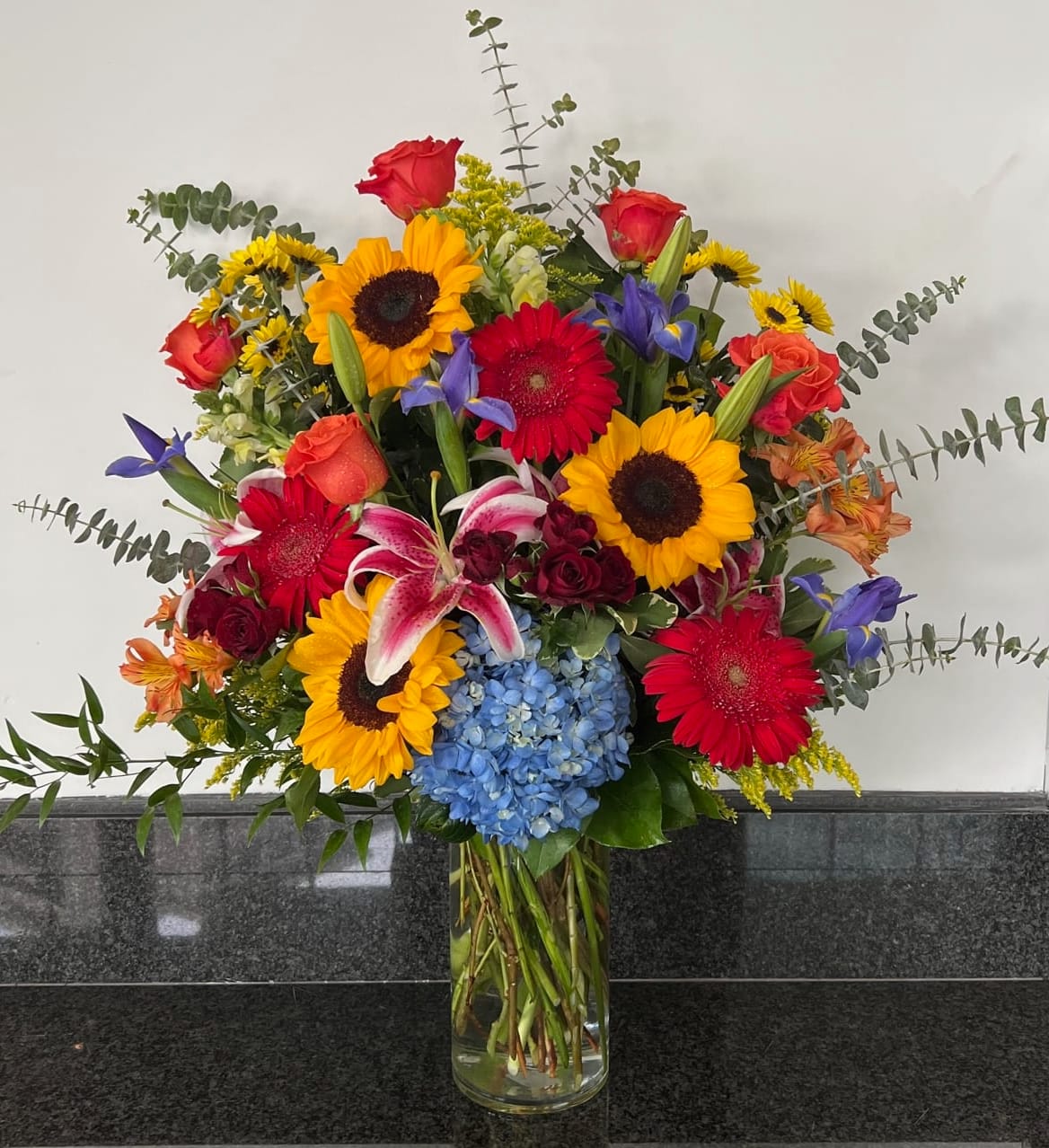 [TT-ARR157]:  CLAREMONT - CLAREMONT ARRANGEMENT BY TWIN TOWERS FLORIST