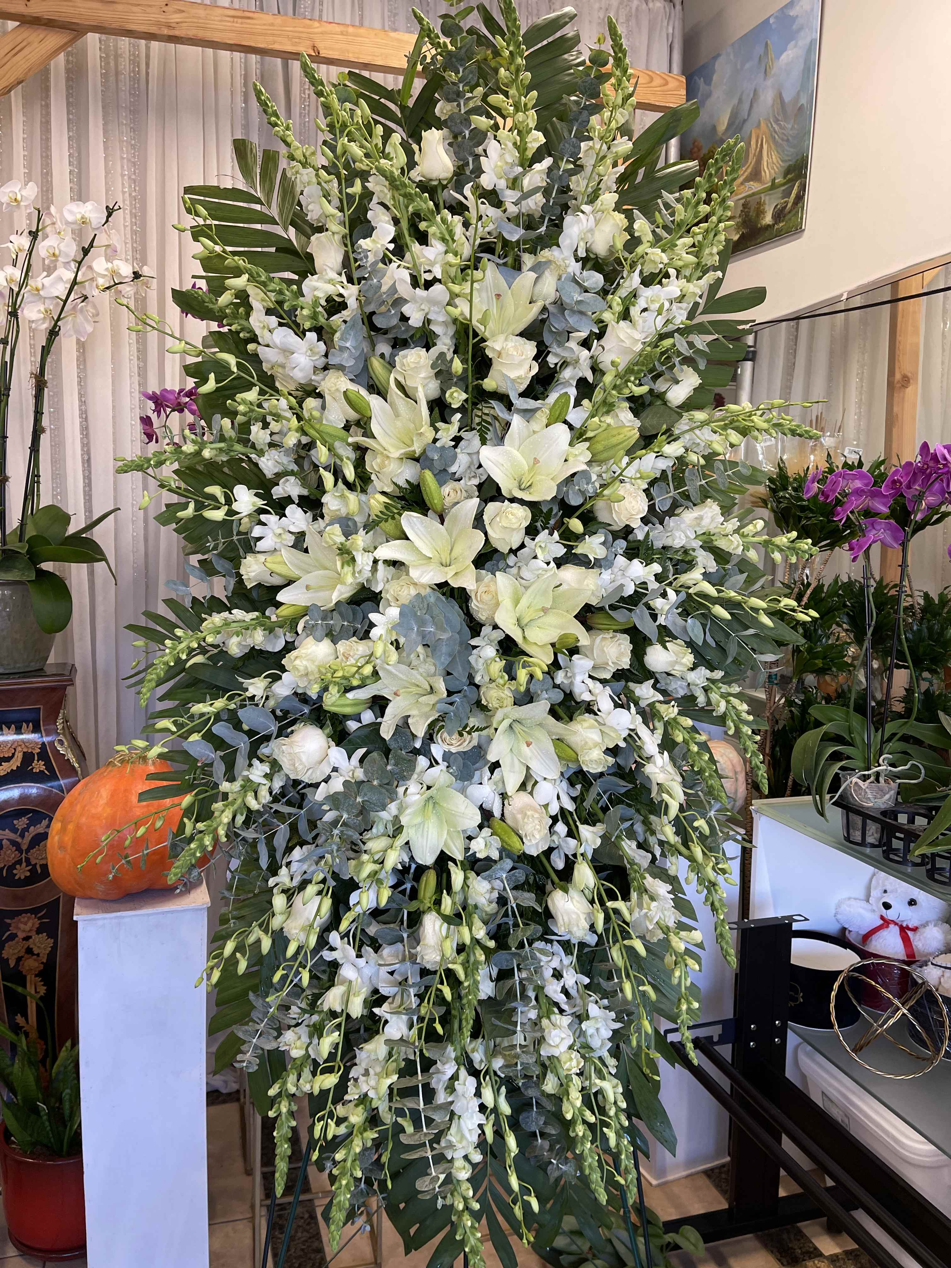 Graceful sympathy Graceful sympathy - All White Flowers