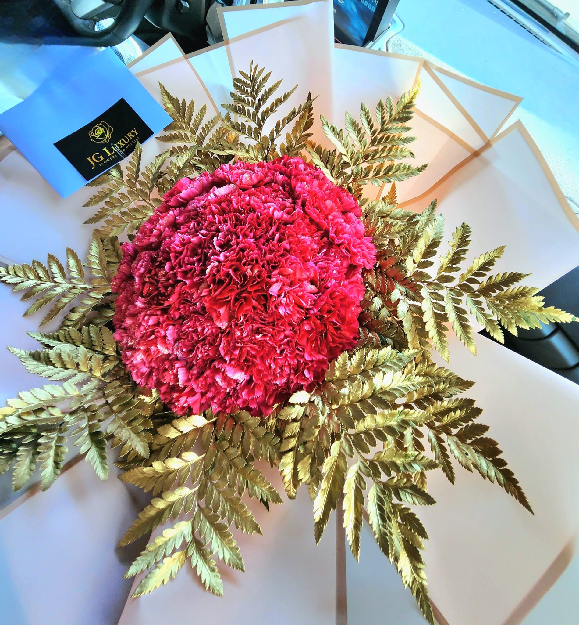 Treasure  - Let this beauty with a golden touch conquer you.