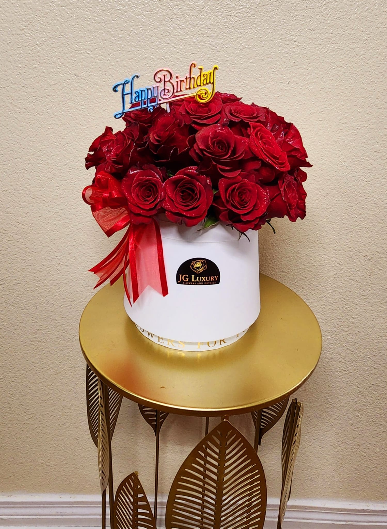 Amorette - Premium Ecuadorian roses, to make you fall in love; pick may vary depending on the occasion indicated in special instructions when placing the order.