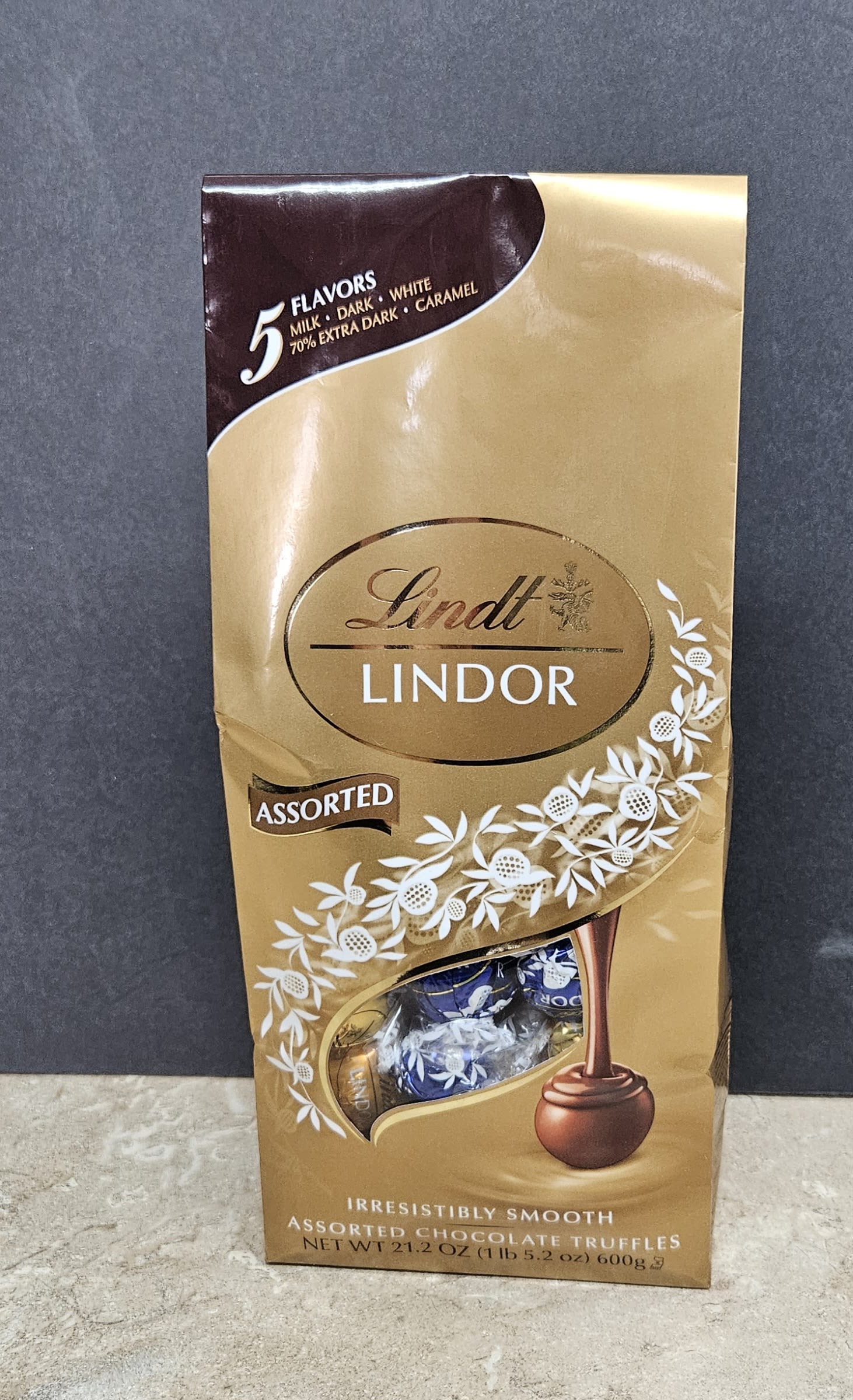 Lindt Lindor Chocolate  - Assorted Chocolate Truffles 21.2 oz