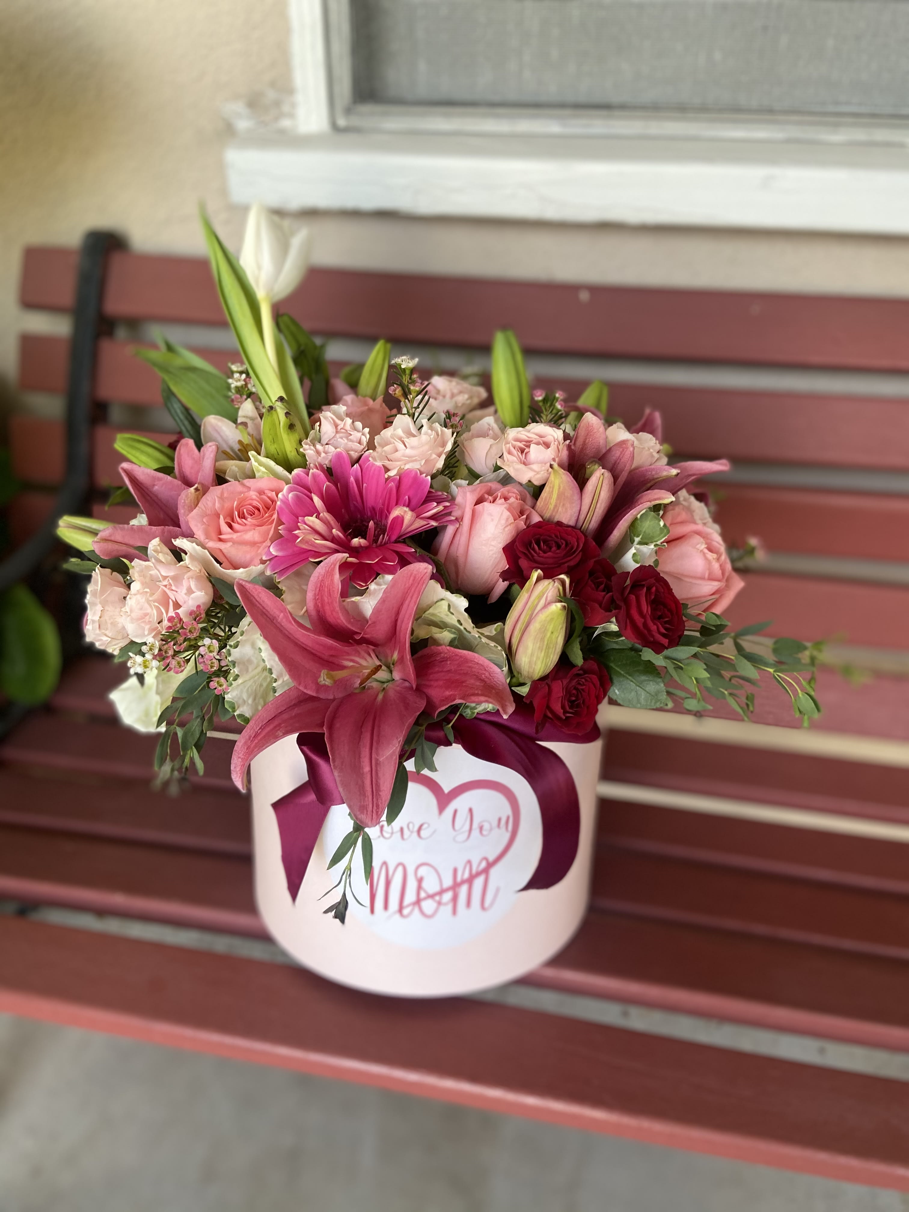 LOVE U MOM BOX - Cylinder Box, Roses, Lilis, Tulips, Gerbera, and Mix Fellers.