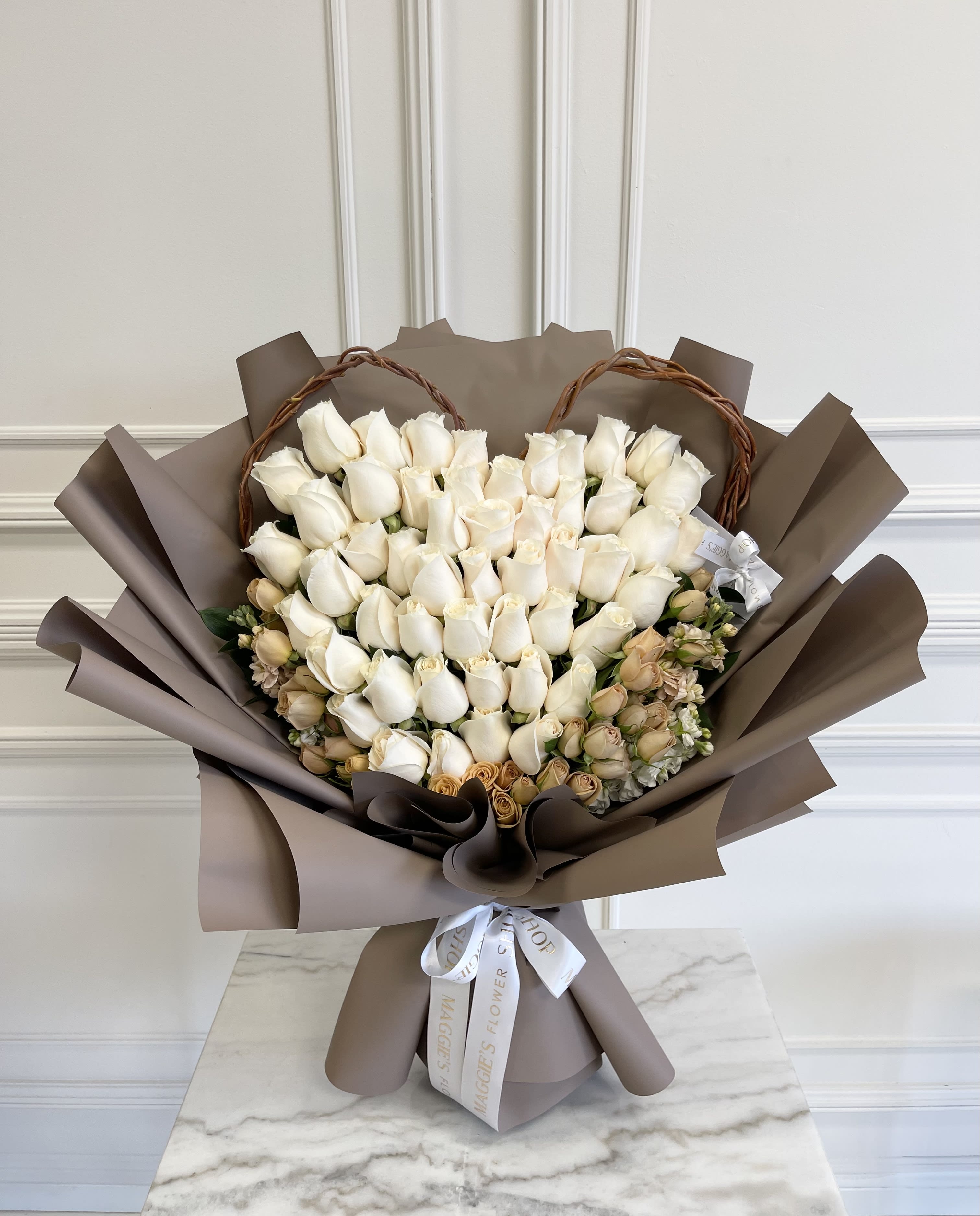 MFS Love Bouquet x Nude Mini Roses MFS Love Bouquet x Nude Mini Roses - Heart Shape 50 Rose Korean Style Bouquet Nude Mini Roses (Glass vase is included)