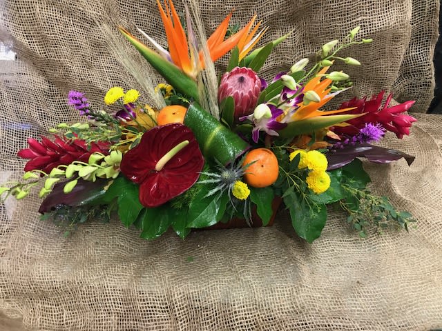 hawaiian wedding centerpieces