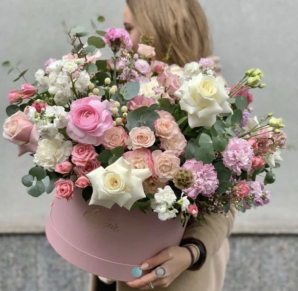 Pink Pie Pink Pie - White and Pink Roses: These roses have layered petals and a distinct fragrance. White roses symbolize purity and innocence, while pink roses represent admiration and gratitude.