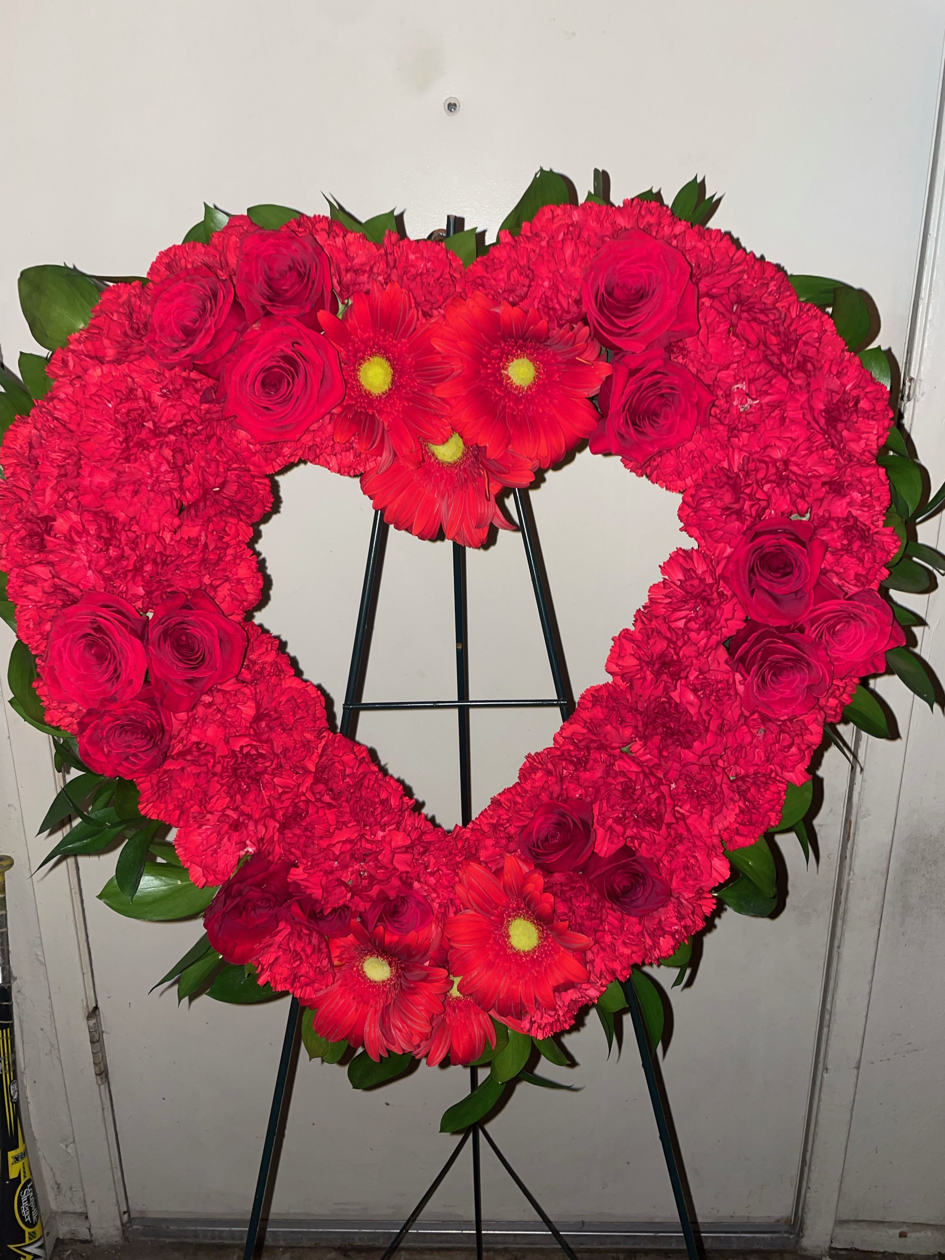Everlasting Love Heart Everlasting Love Heart - A heartfelt tribute featuring vibrant red roses, carnations and daisies. Symbolizing love, respect, and remembrance, this striking red heart expresses deep sympathy and honoring of a loved one's memory.