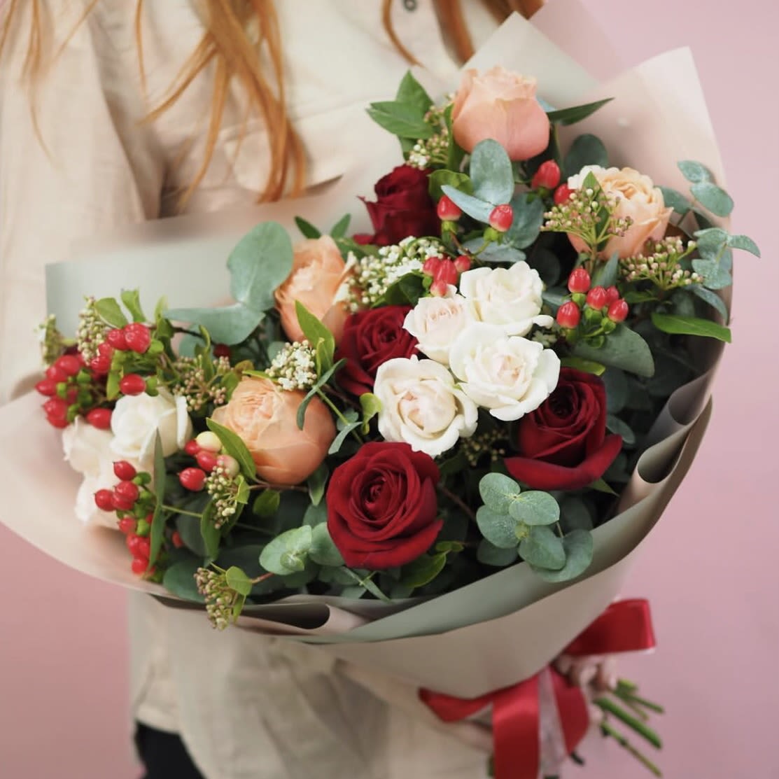 № 501 № 501 - Bouquet of Roses with eucalyptus nd Hypericum.