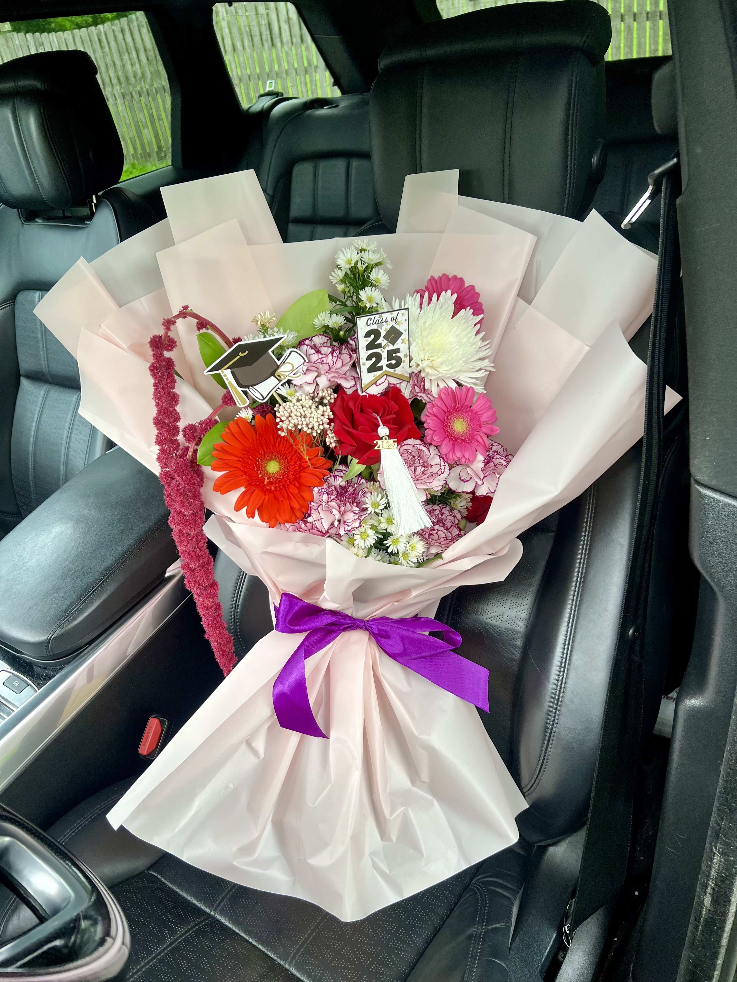 Extra Large Flat Bouquet Extra Large Flat Bouquet - What better way to show appreciation than with an assortment of seasonal flowers to loved ones? Arrangements vary due to flowers in season