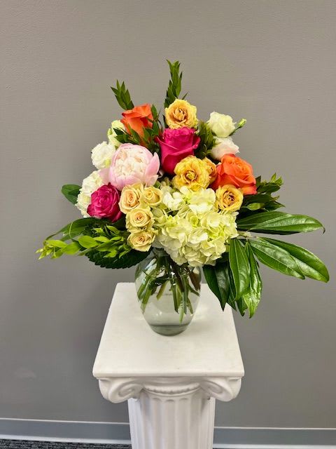 Endless Summer Endless Summer - Those long summer days and warm summer nights captured in flowers. The perfect combination of bright and warm colors will bring summer into their home for any occasion.