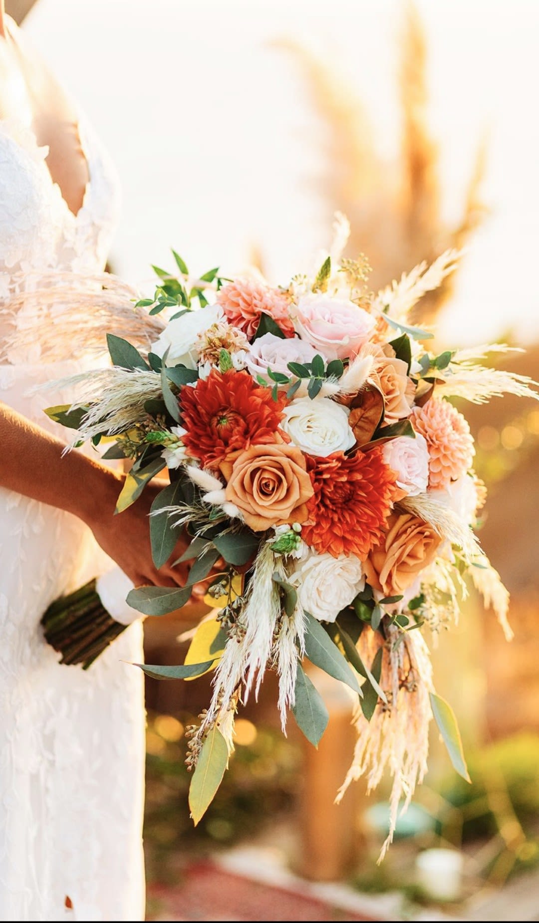 Autumn in Love. Autumn in Love. - Chic & Fancy Bridal bouquet that celebrates a new journey, with a color pallet of warm pastels in festive autumn flowers. That is guaranteed to celebrate you and your groom. All Bridal bouquets include groom's boutinier. Please note, depending on the season or nature itself, floral availability varies, no design is completely identical, nevertheless we always succeed in surpassing our customer's expectations.